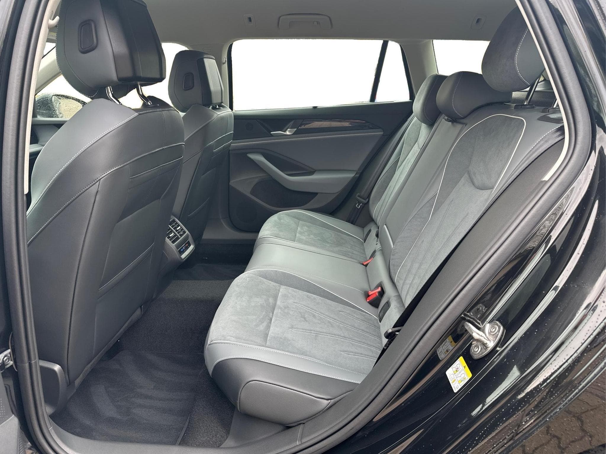 VW Passat Variant Business (2026) - Photo 12