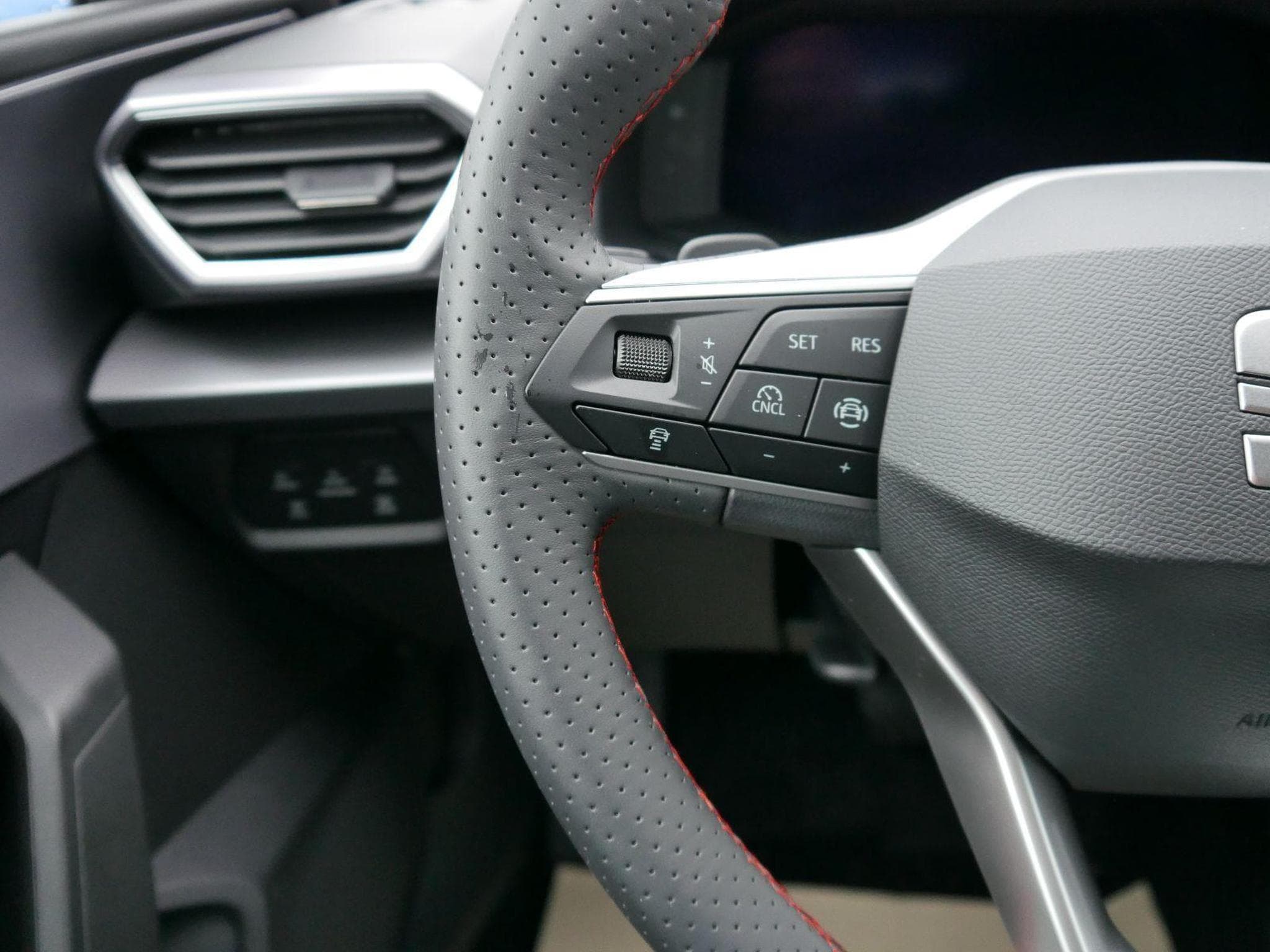 Seat Leon FR 2.0 TDI DSG (2025) - Photo 4