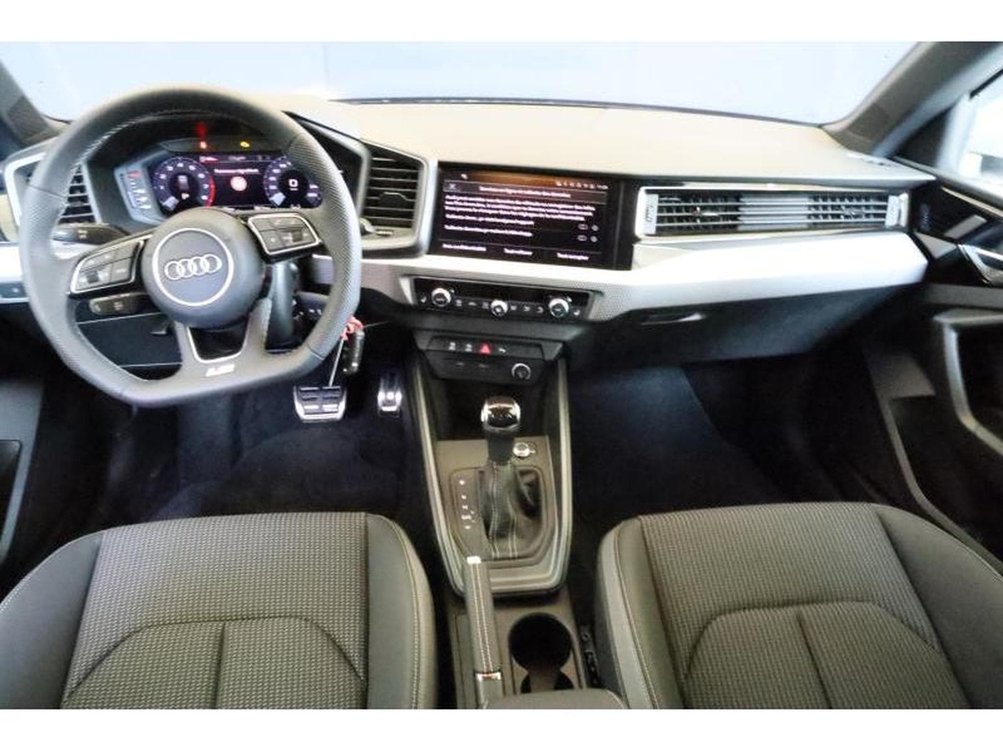 Audi A1 Advanced (2025) - Photo 2