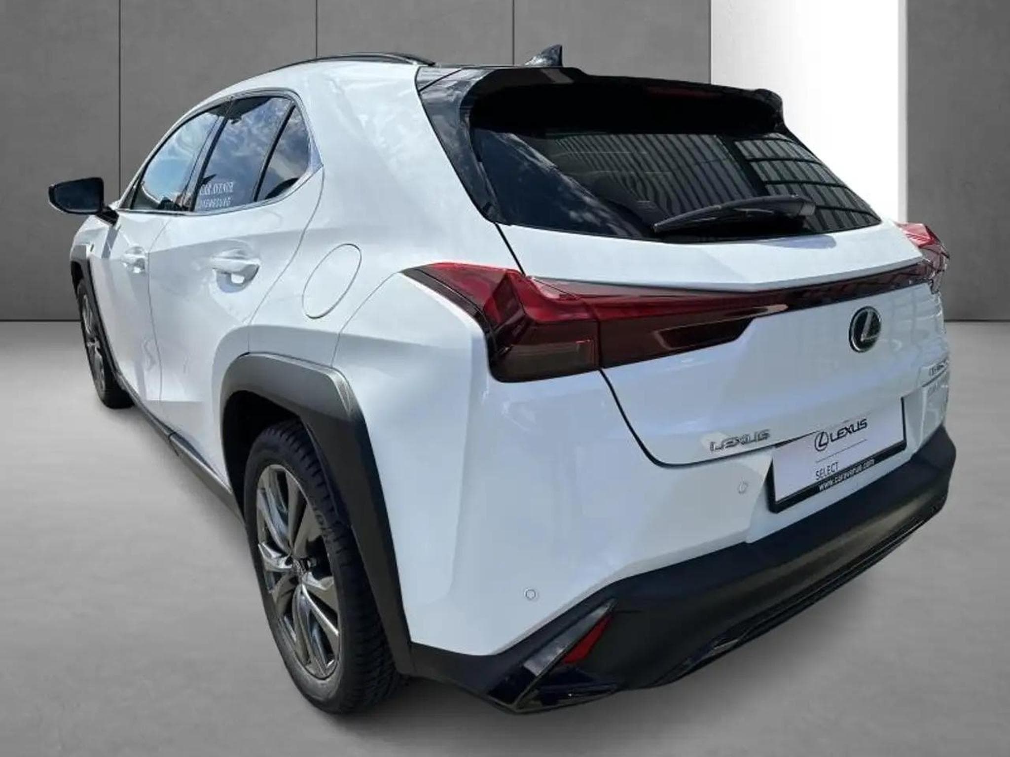 Lexus UX (2023) - Photo 10