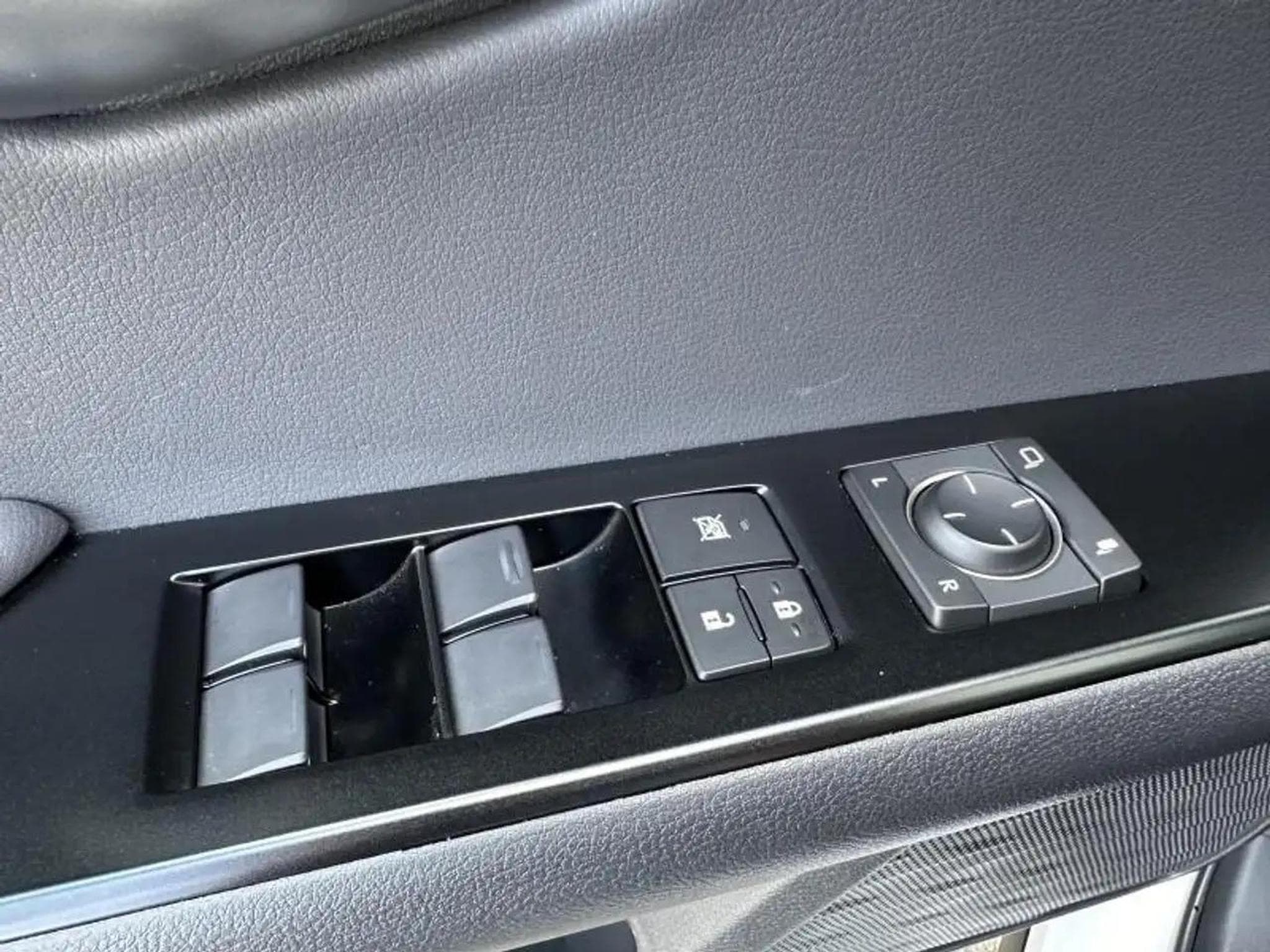 Lexus UX (2023) - Photo 11