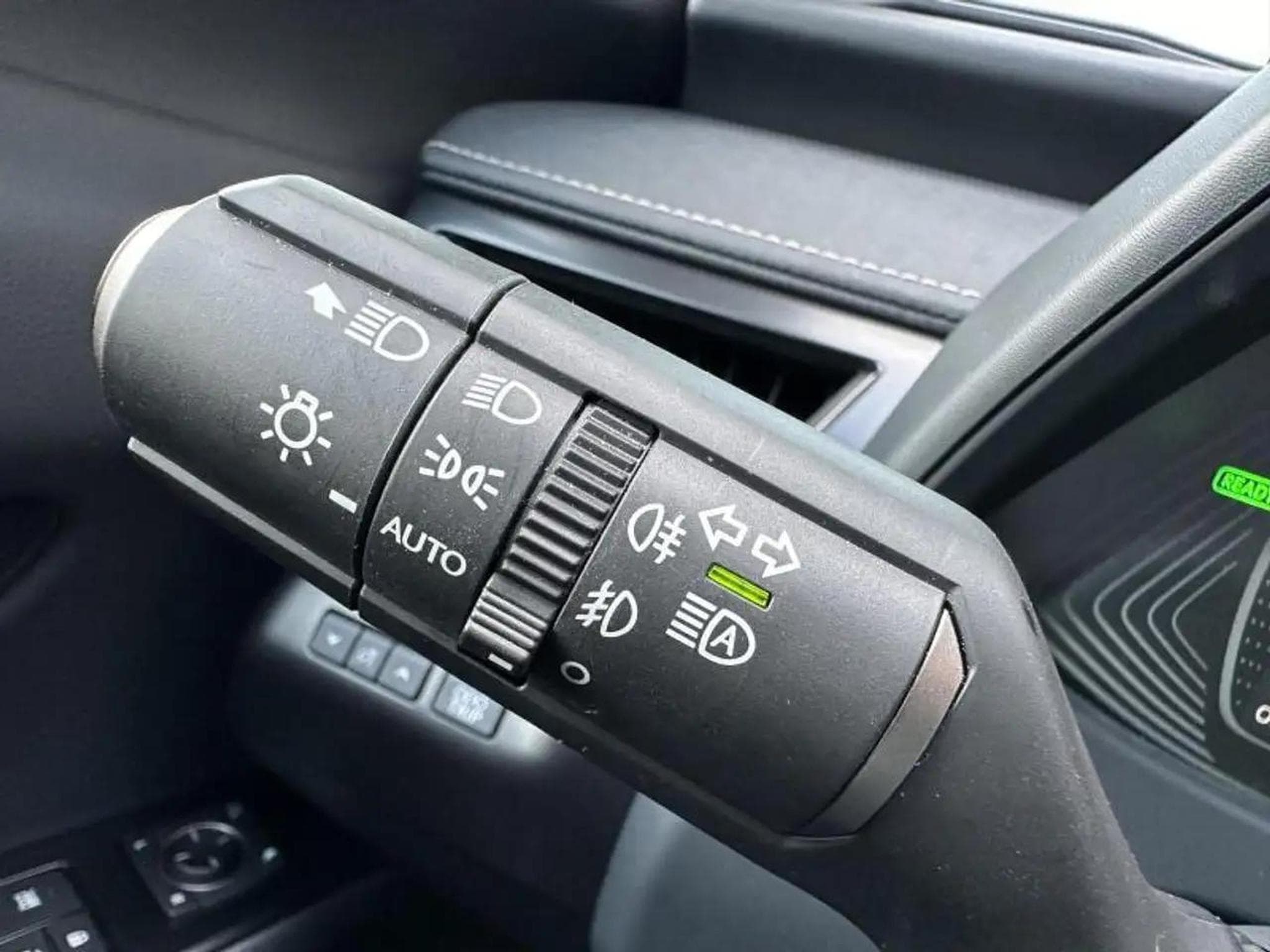 Lexus UX (2023) - Photo 20