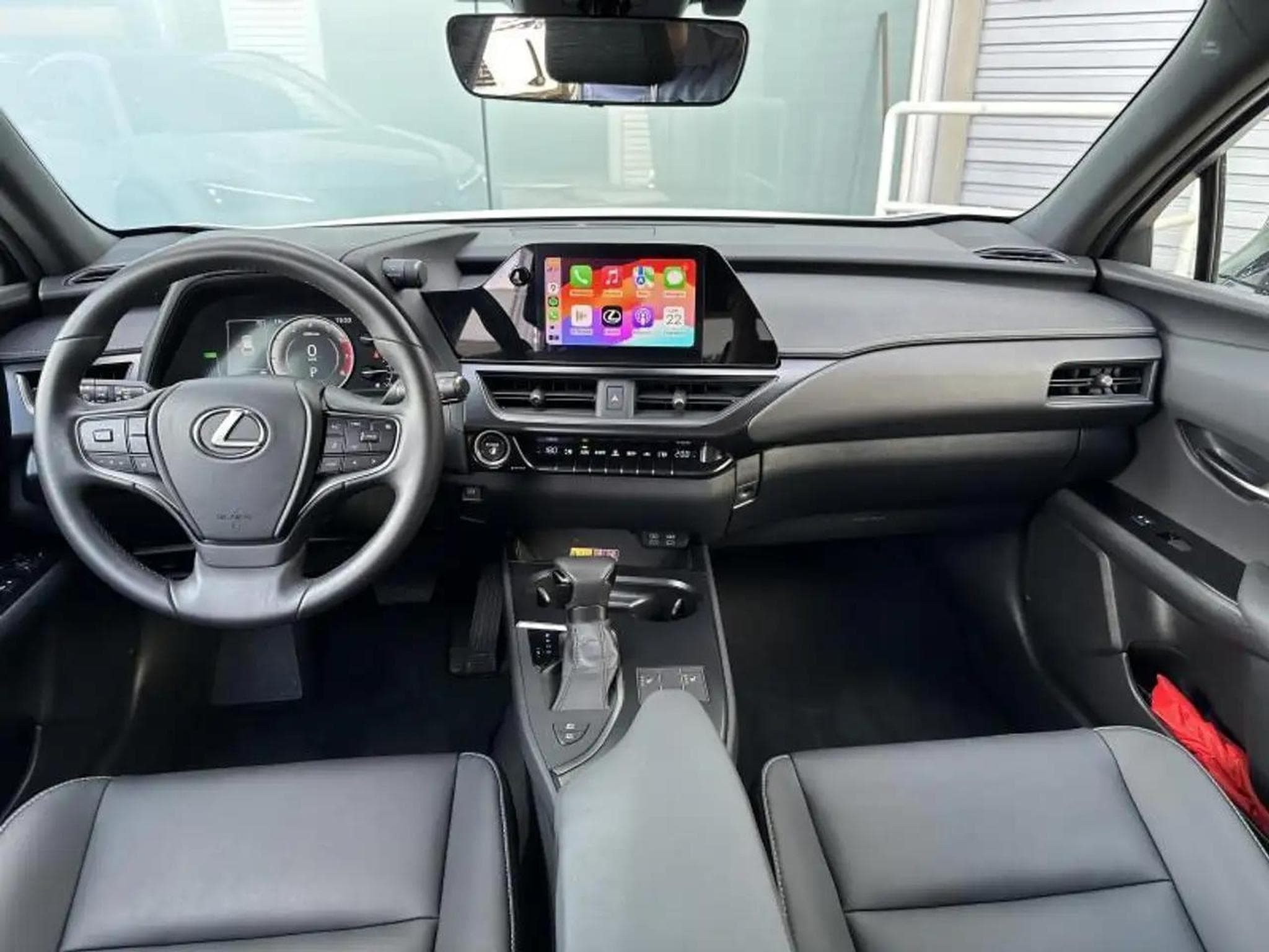 Lexus UX (2023) - Photo 21