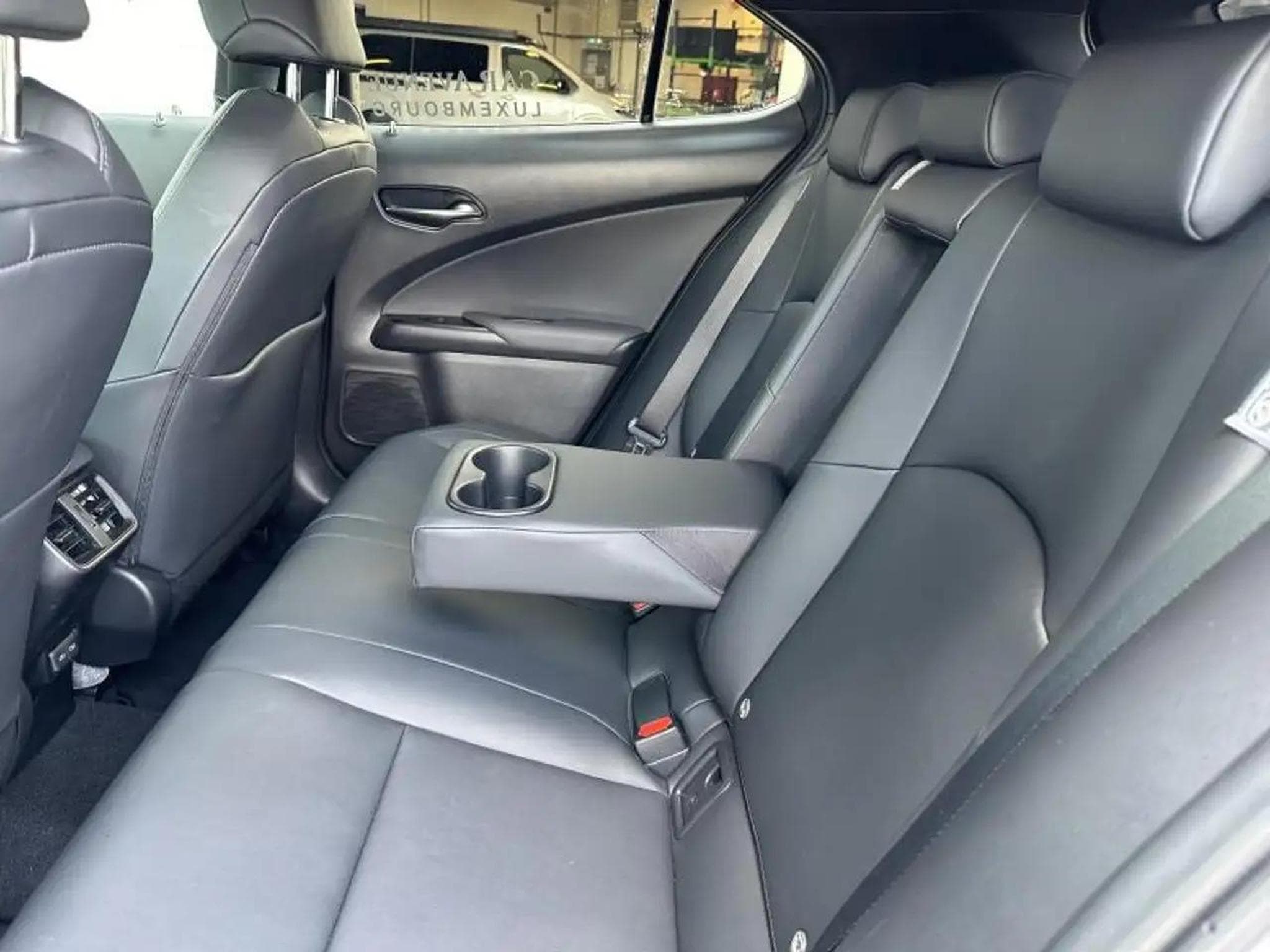Lexus UX (2023) - Photo 23