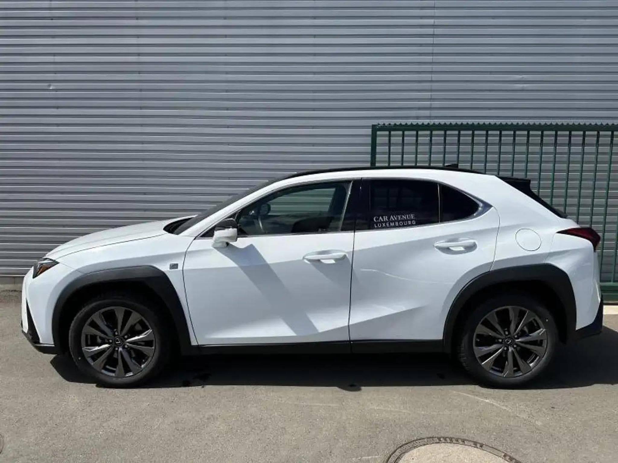Lexus UX (2023) - Photo 24
