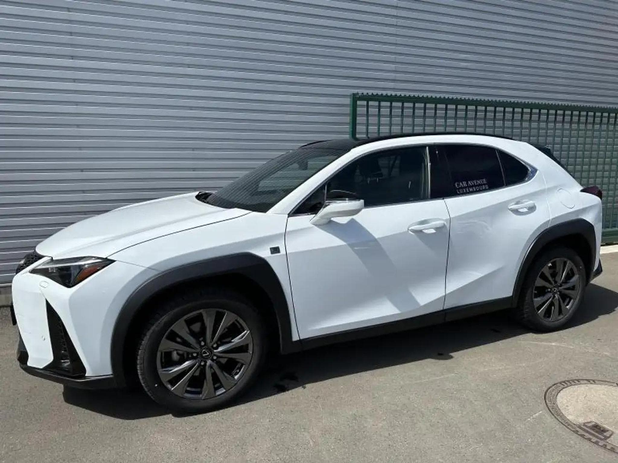 Lexus UX (2023) - Photo 25