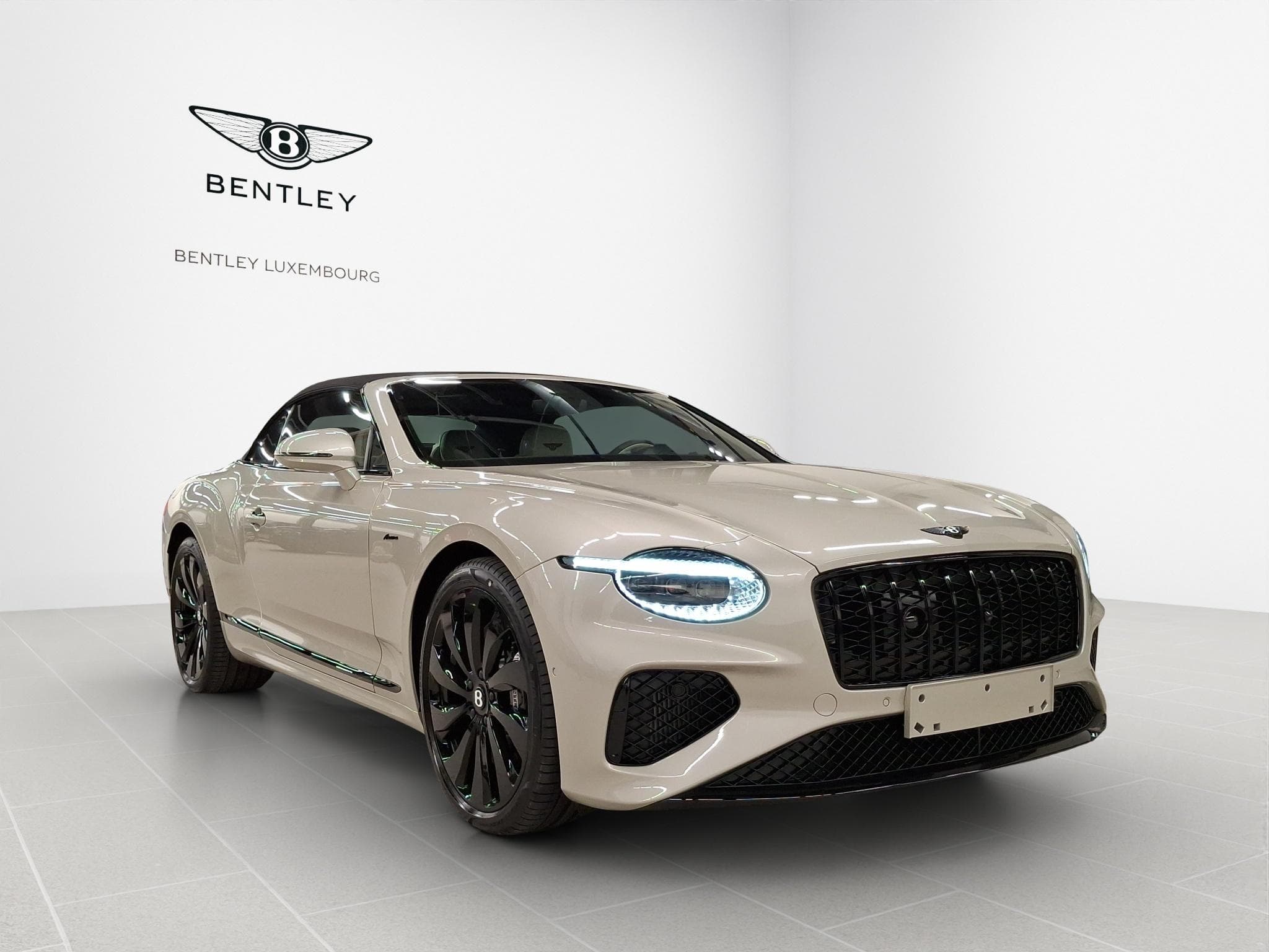 Bentley Continental GTC Azure (2026) - Photo 1