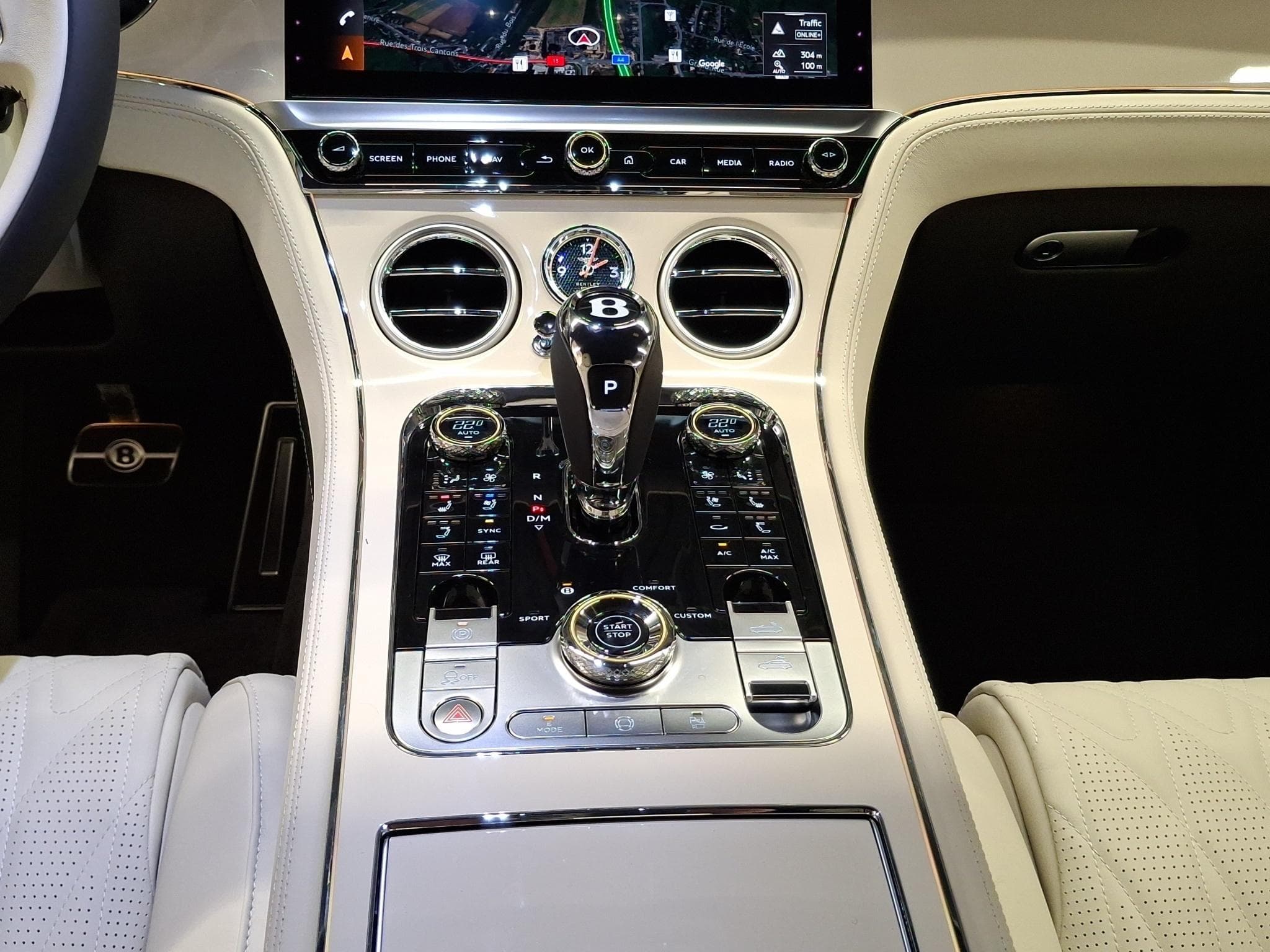 Bentley Continental GTC Azure (2026) - Photo 9