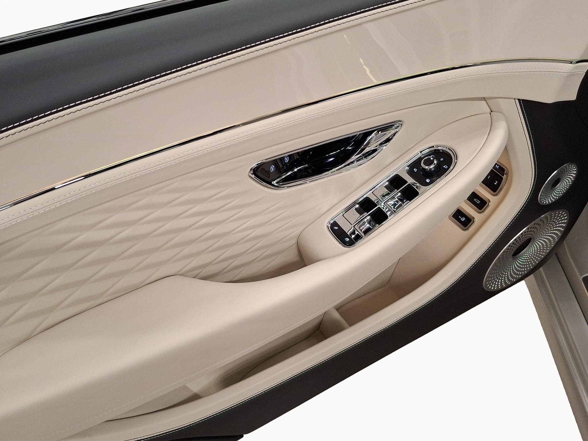 Bentley Continental GTC Azure (2026) - Photo 12