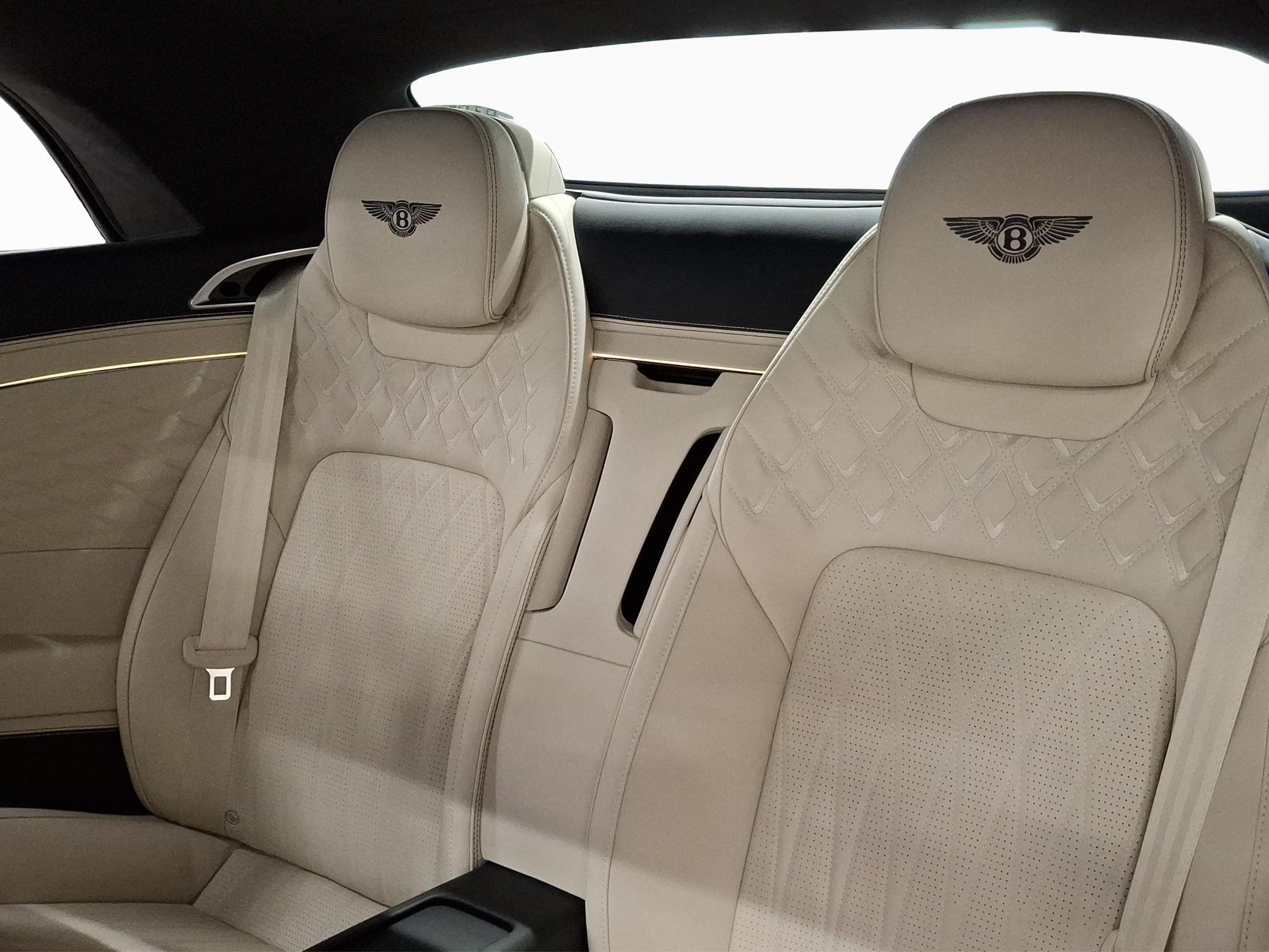 Bentley Continental GTC Azure (2026) - Photo 13