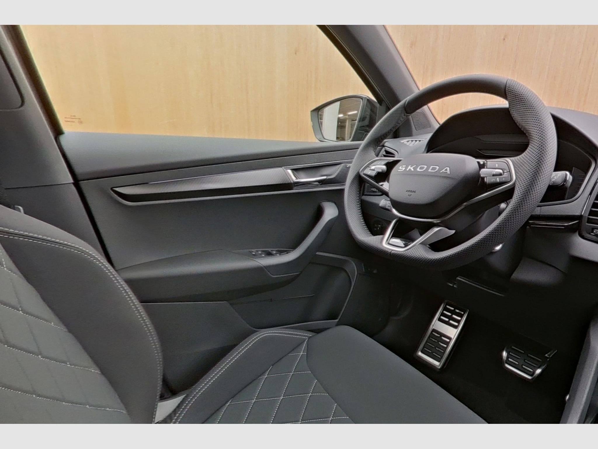 Skoda Karoq Sportline 2.0 TDI 4X4 DSG 110 KW (2026) - Photo 5