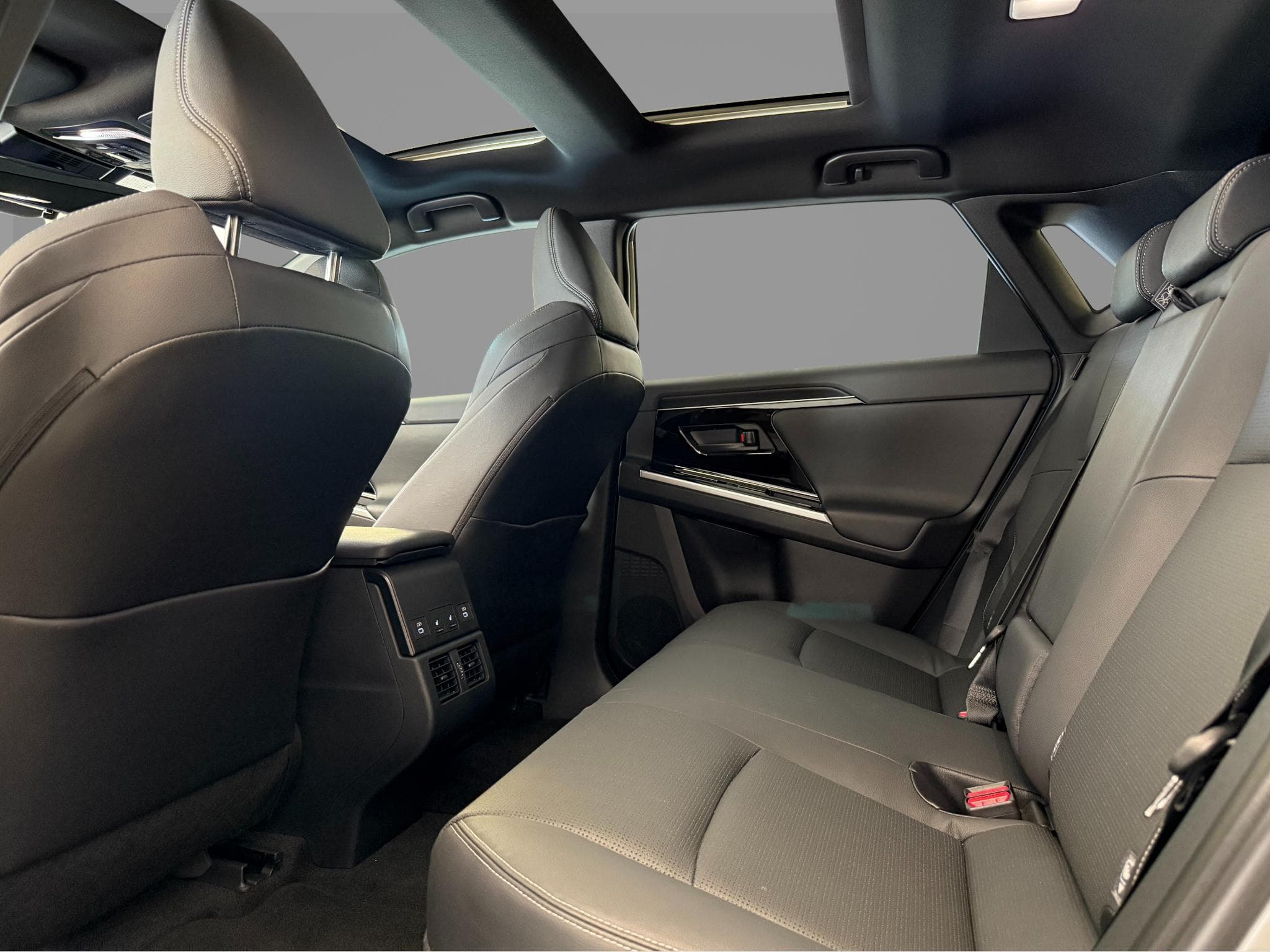 Subaru Solterra AWD Sky Package (2024) - Photo 5