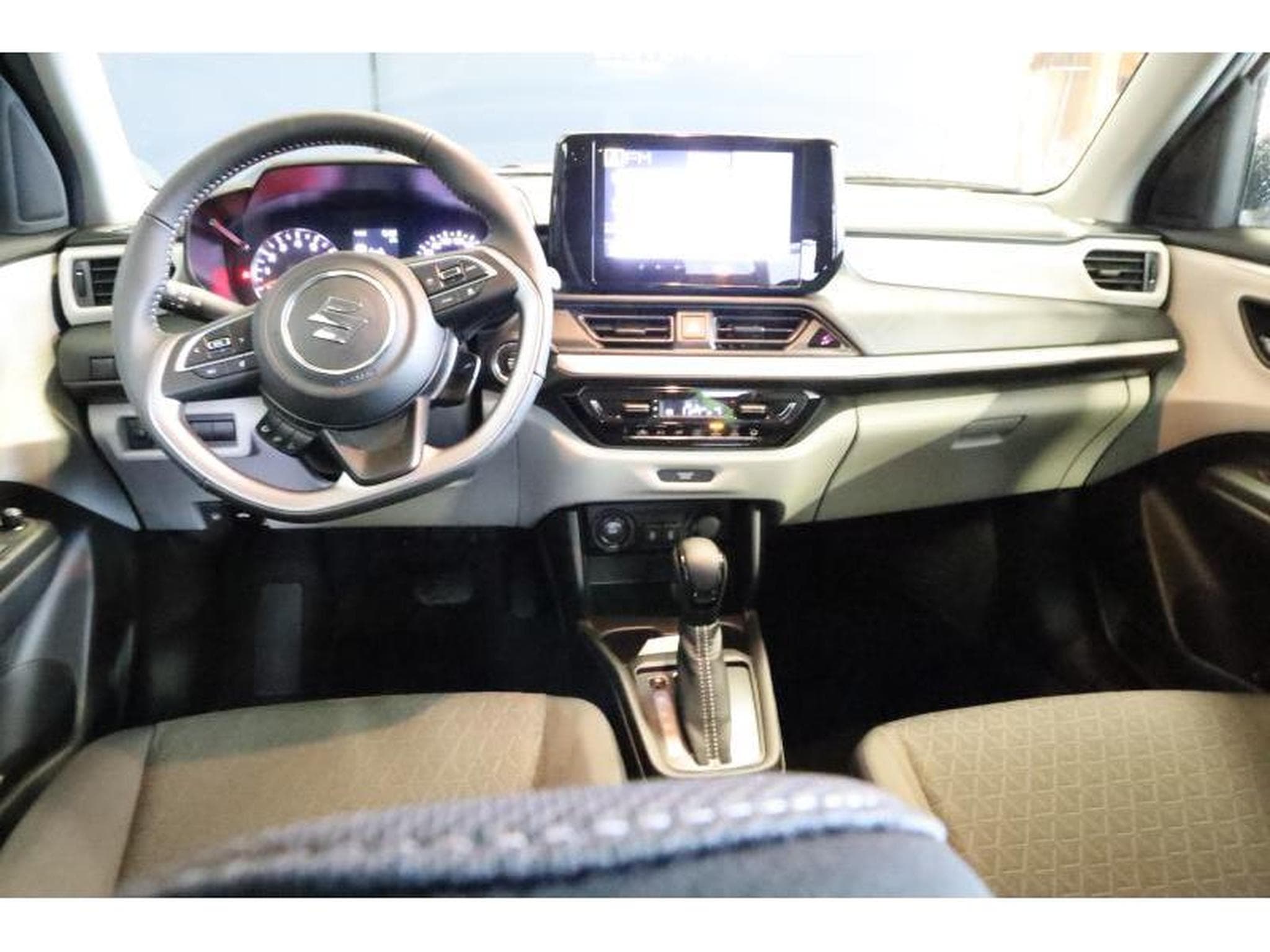 Suzuki Swift GL + (2025) - Photo 2