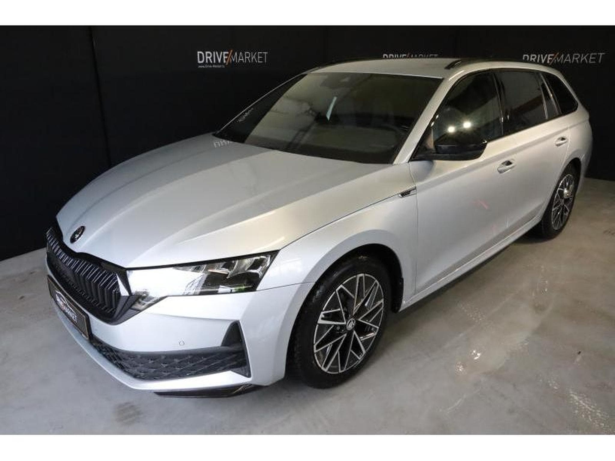 Skoda Octavia Sportline (2024) - Photo 1