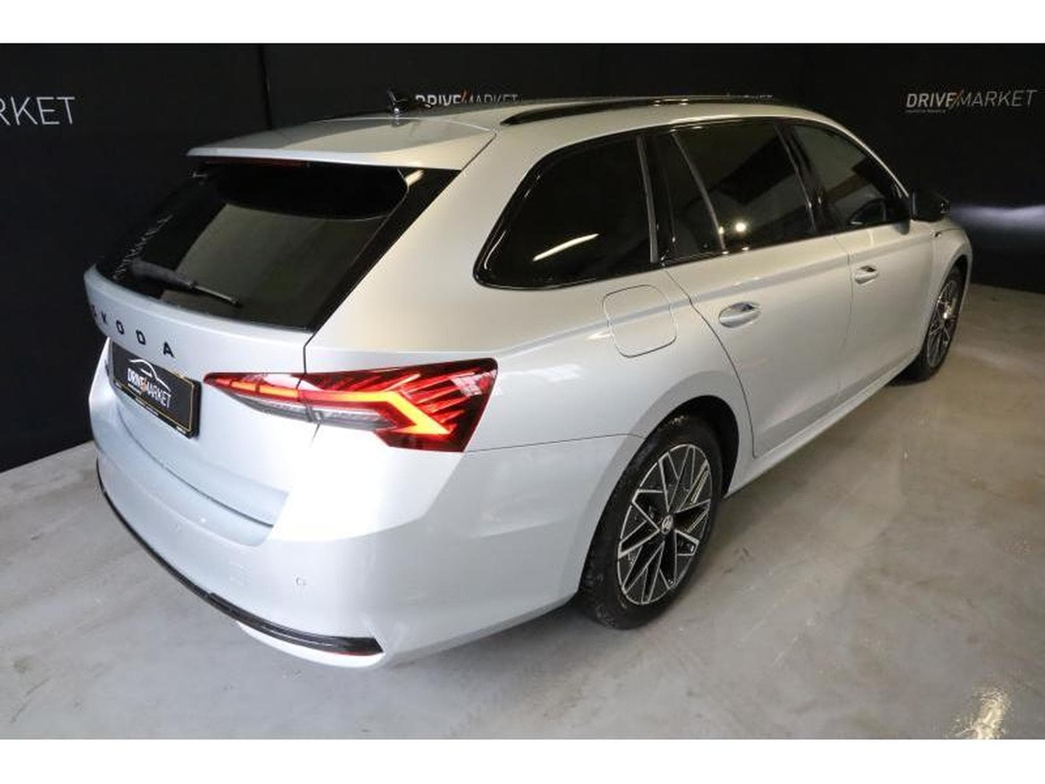Skoda Octavia Sportline (2024) - Photo 6