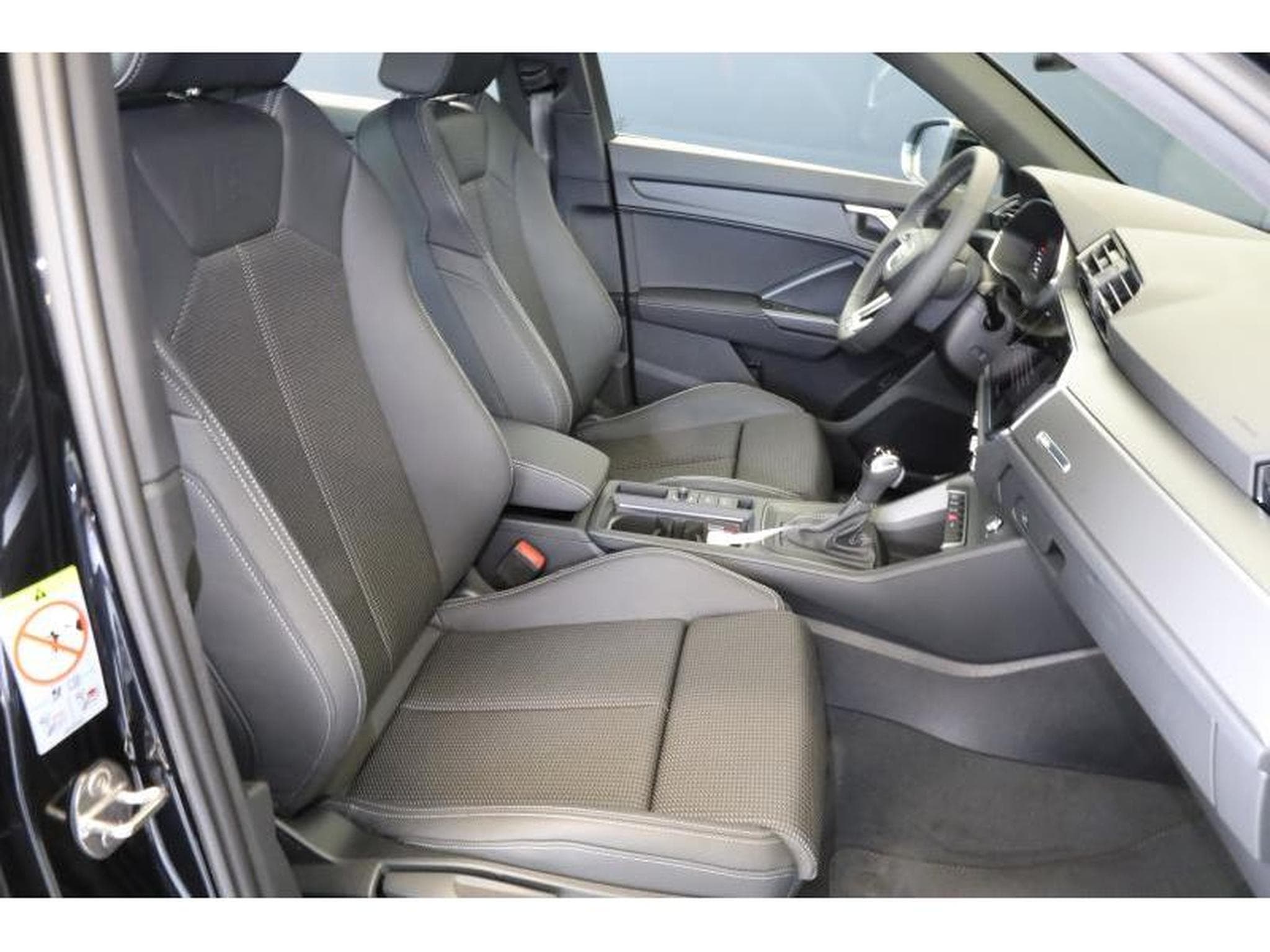 Audi Q3 Sportback S line (2024) - Photo 11