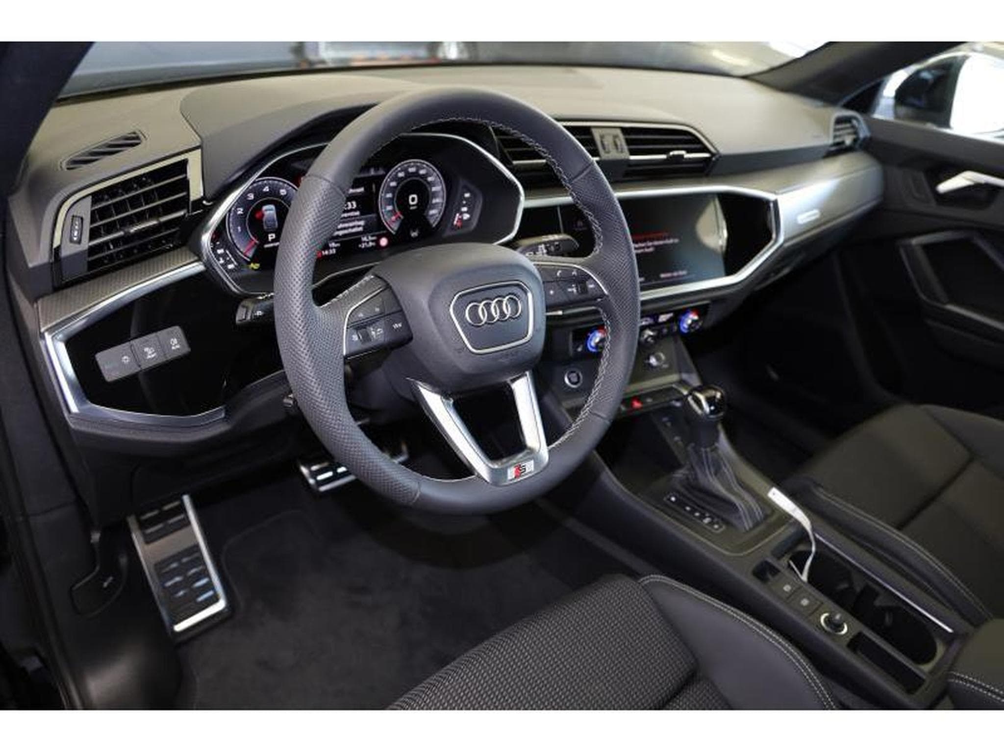 Audi Q3 Sportback S line (2024) - Photo 14