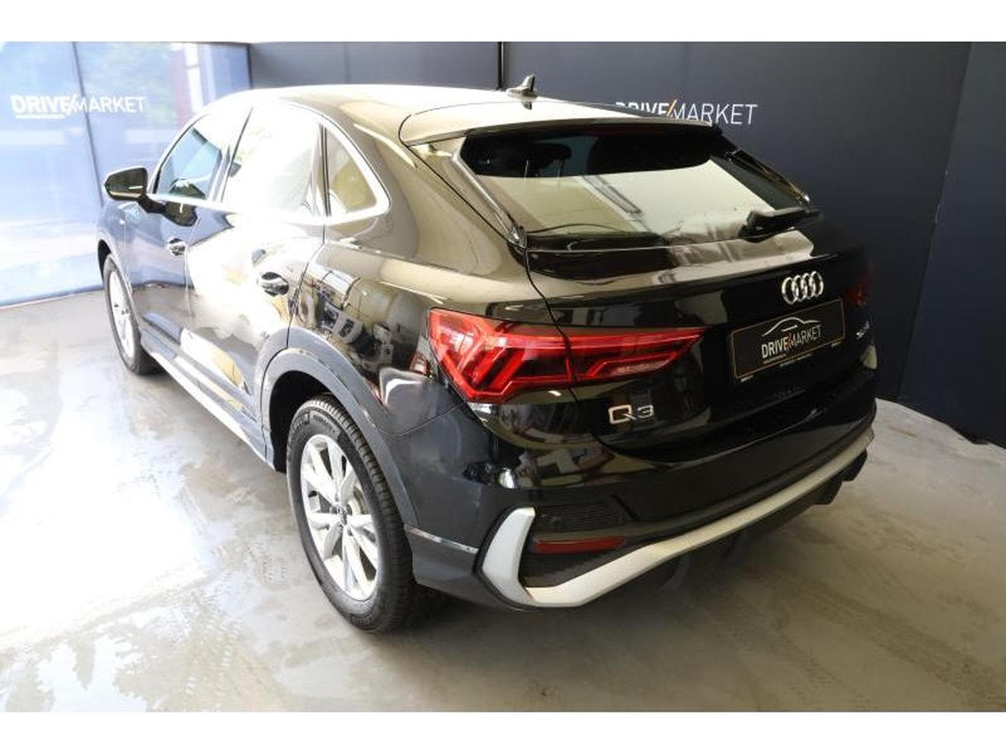 Audi Q3 Sportback S line (2024) - Photo 8