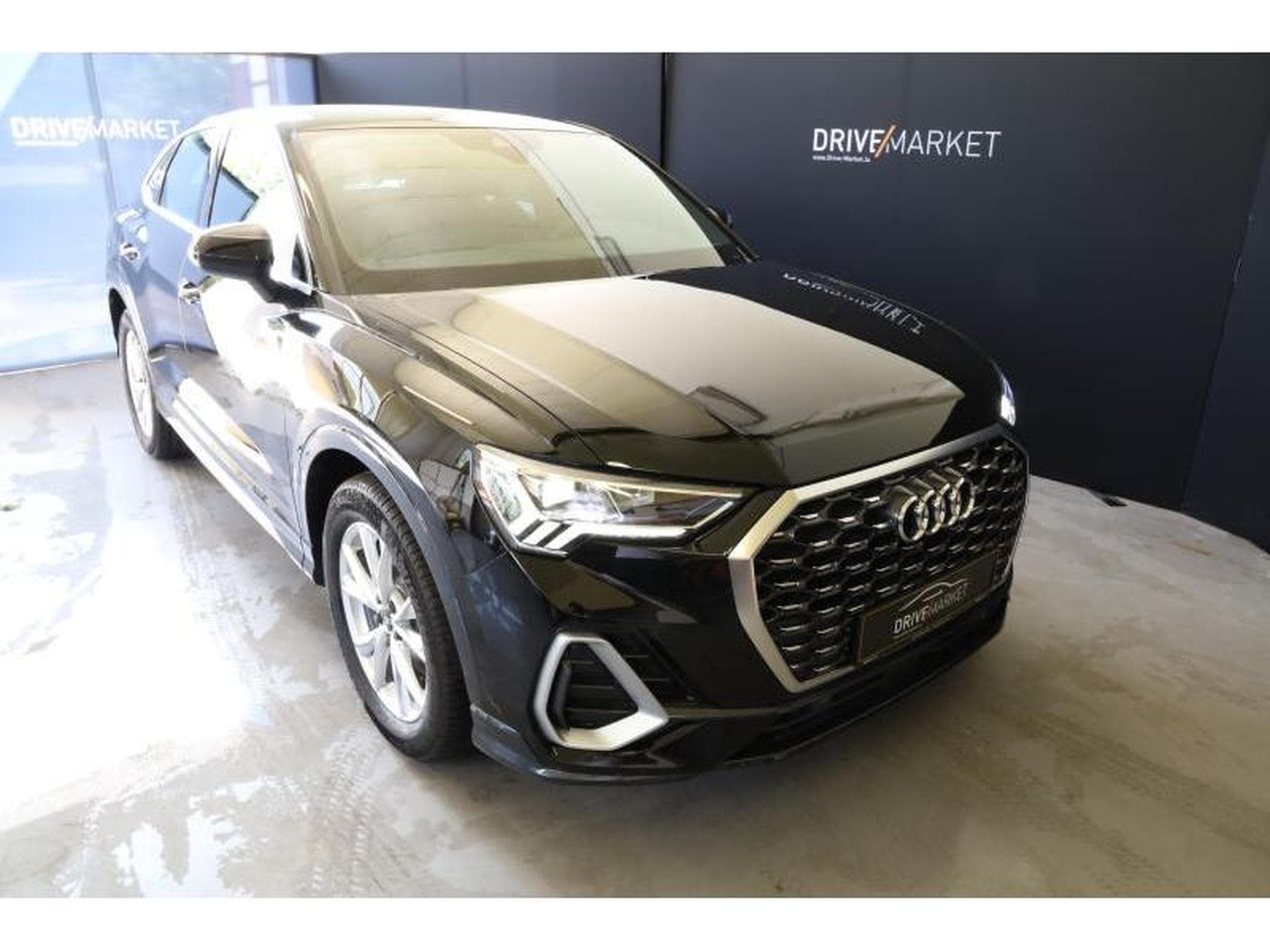 Audi Q3 Sportback S line (2024) - Photo 9