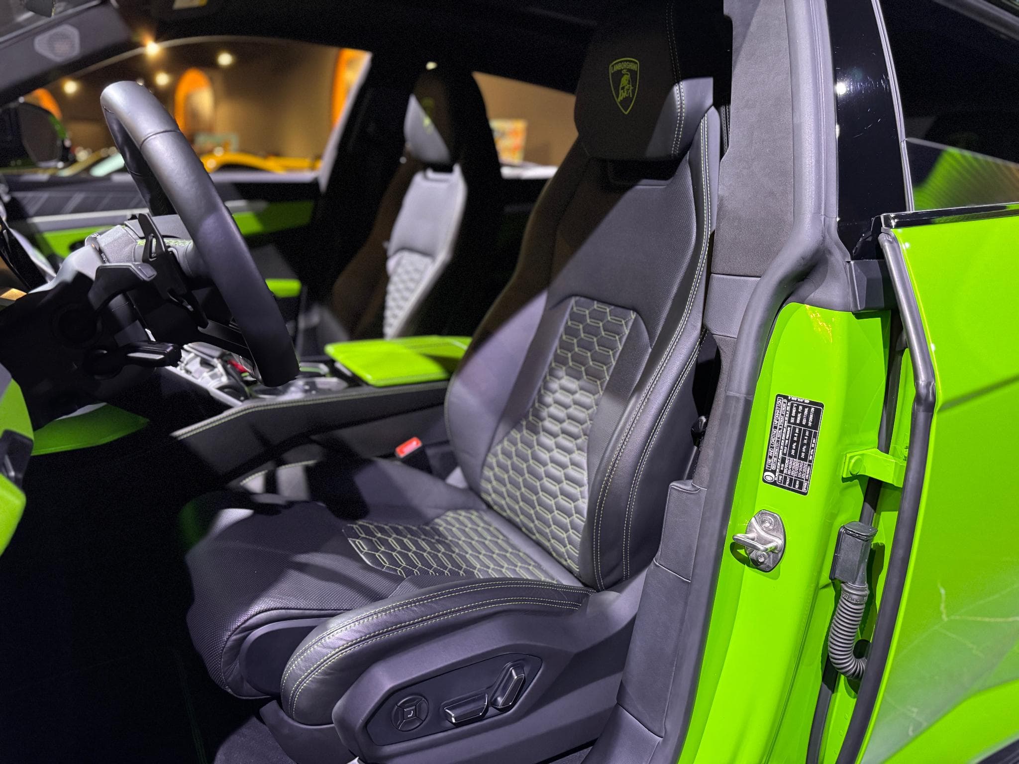 Lamborghini Urus (2022) - Photo 4