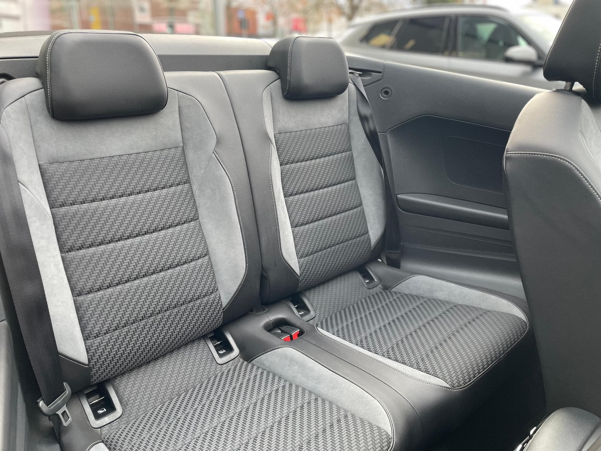 VW T-Roc Cabriolet 1.5 TSI DSG R-Line (2022) - Photo 5