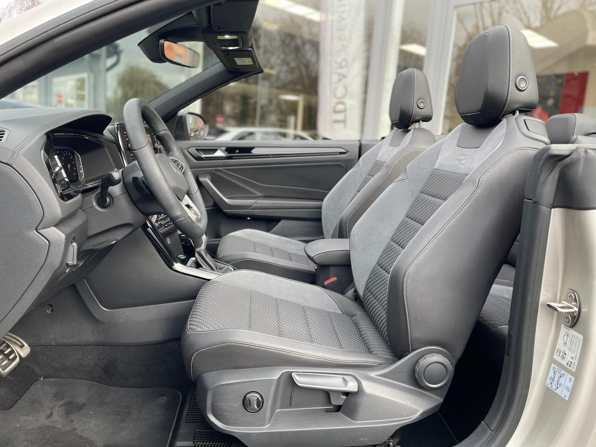VW T-Roc Cabriolet 1.5 TSI DSG R-Line (2022) - Photo 7