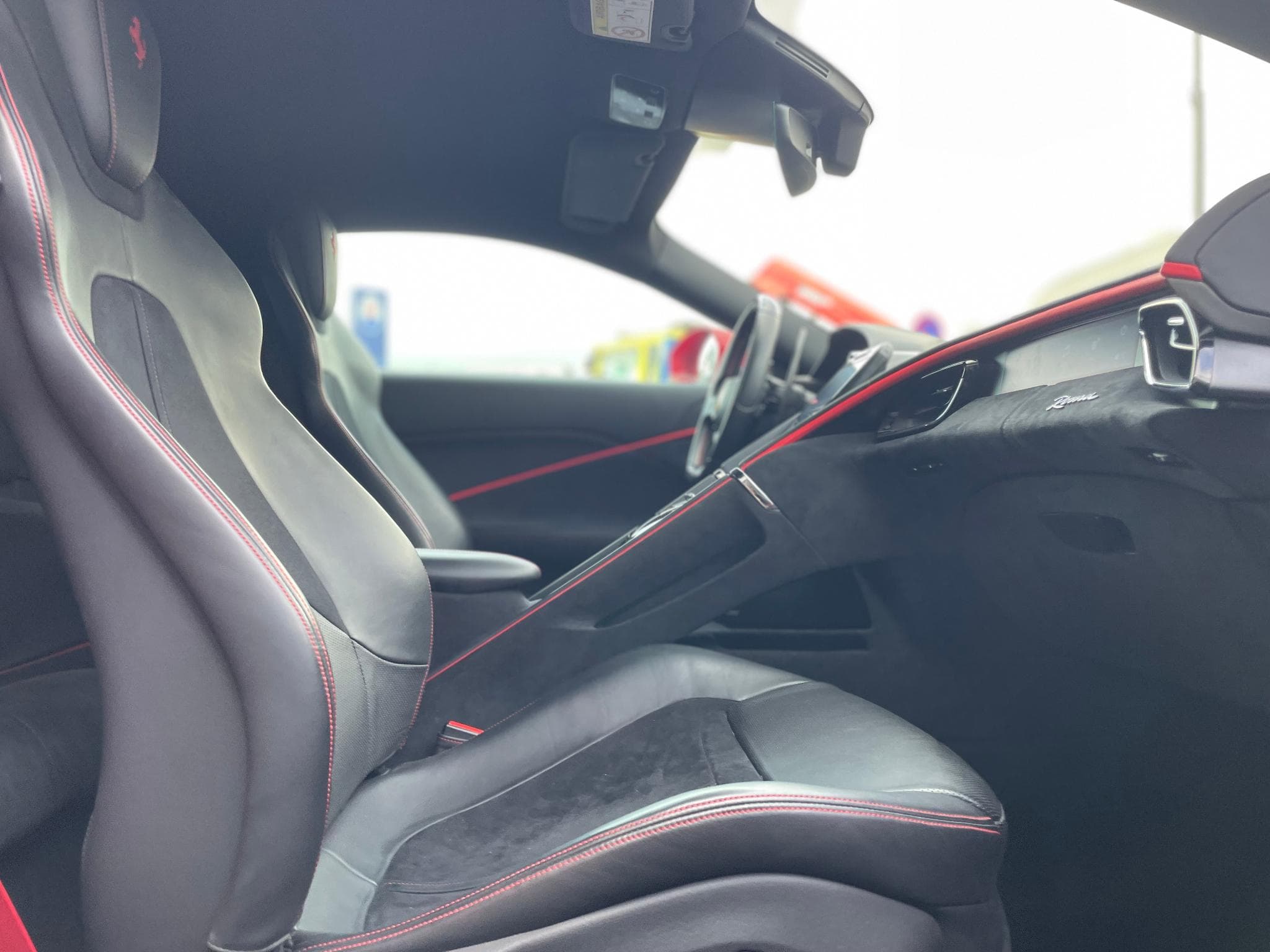 Ferrari Roma Coupé 3.9 V8 620 Carbone (2021) - Photo 4