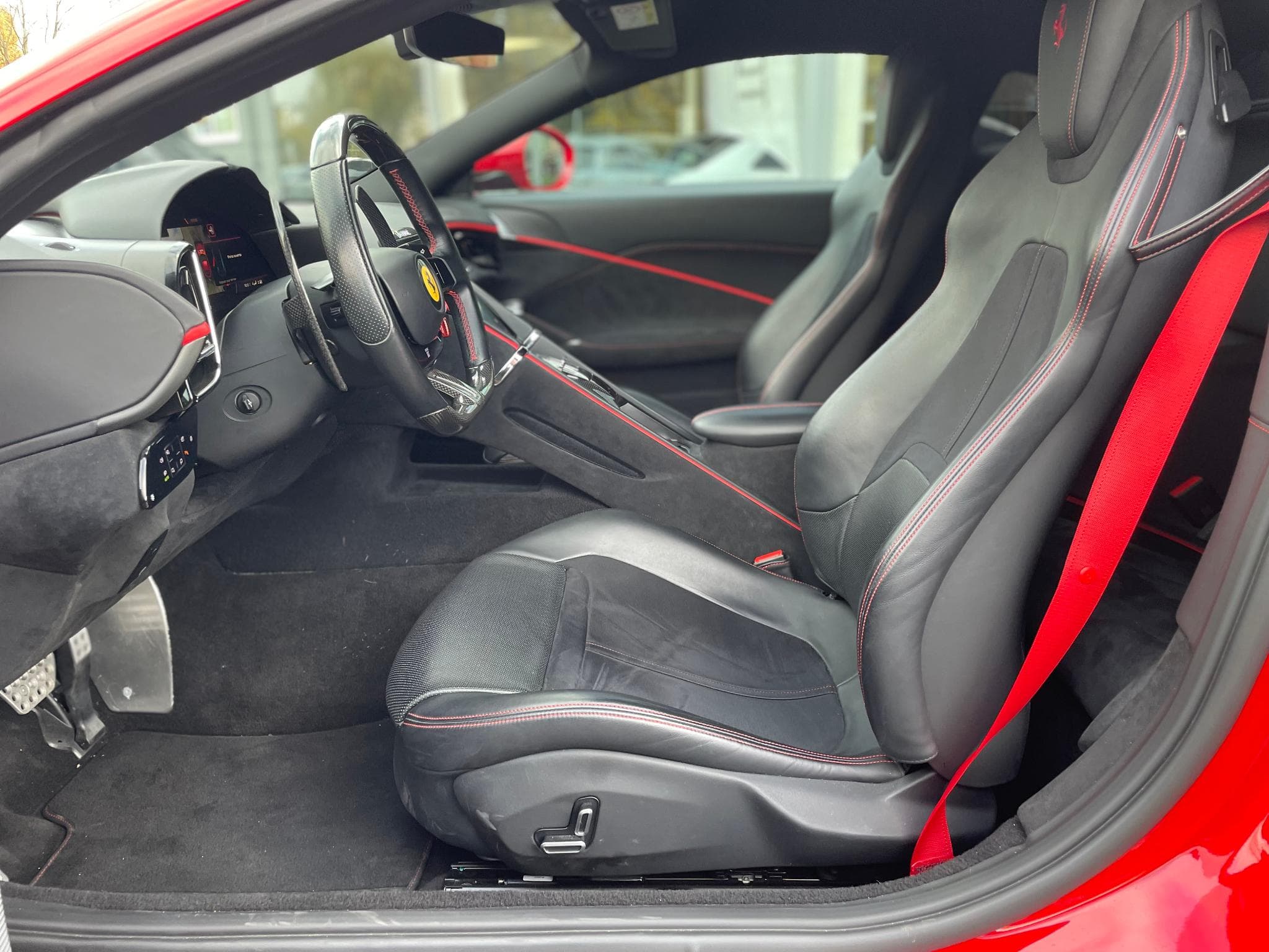 Ferrari Roma Coupé 3.9 V8 620 Carbone (2021) - Photo 8