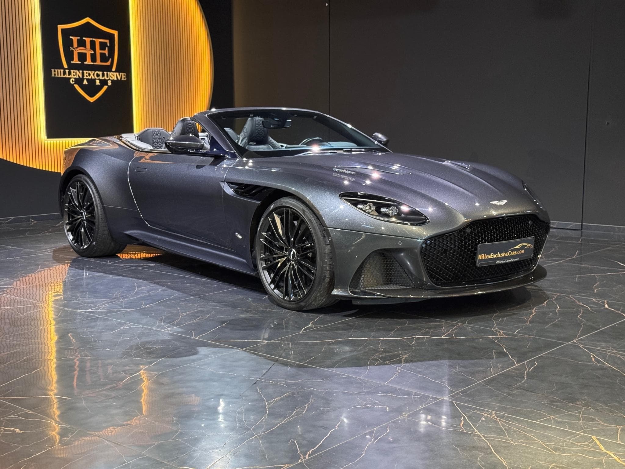 Aston-Martin DBS Volante Superleggera (2020) - Photo 1