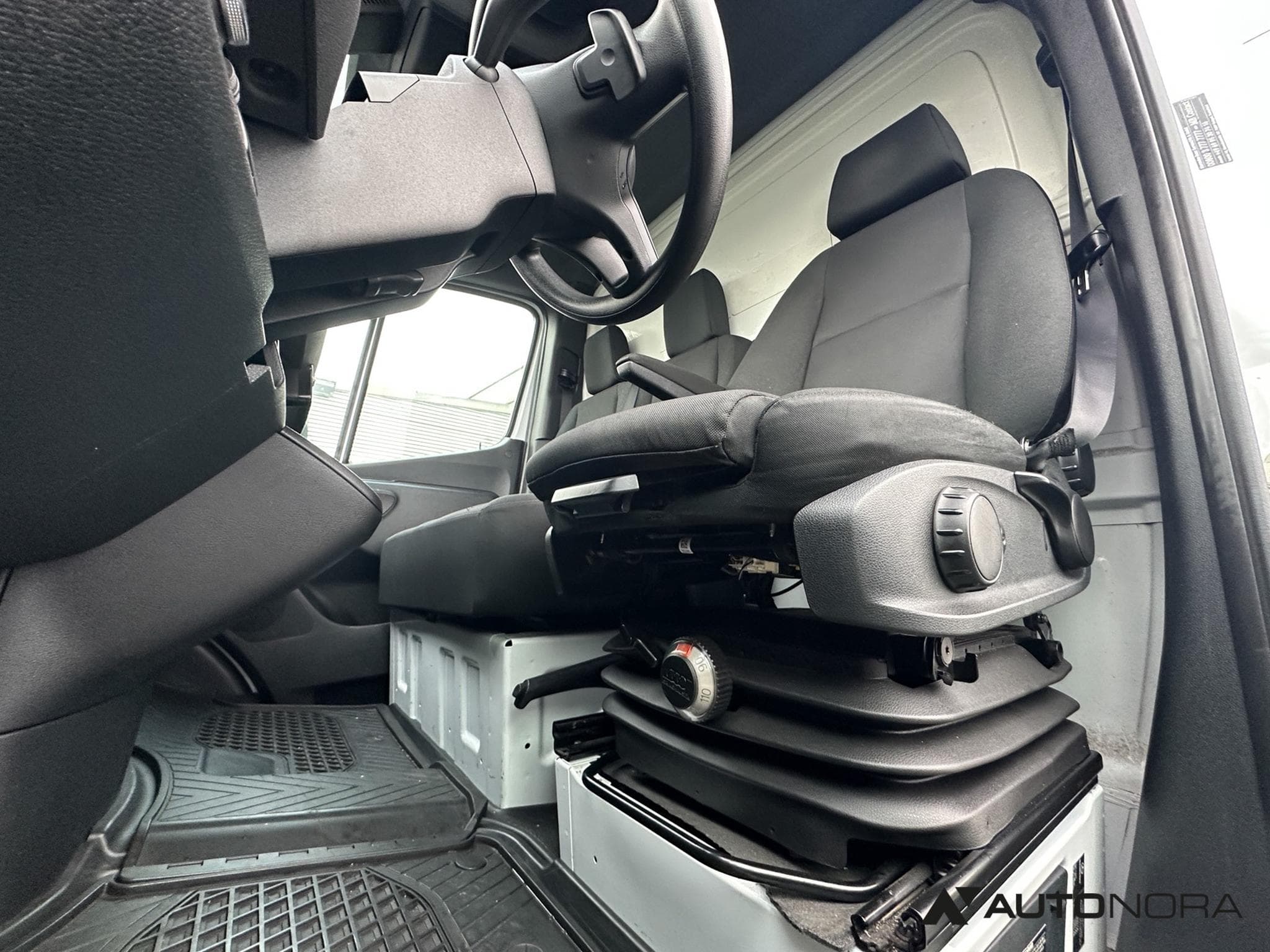 Mercedes Sprinter 319 CDI (2019) - Photo 13