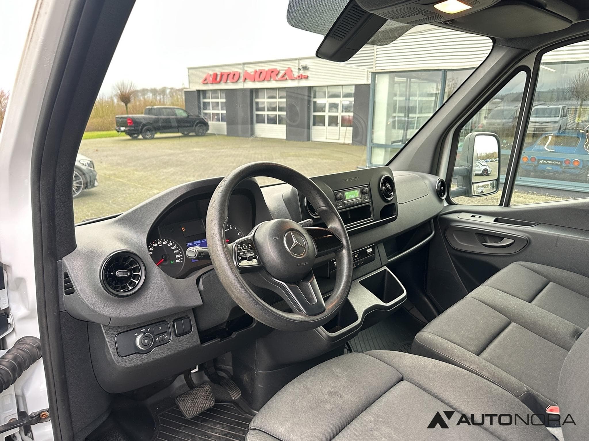 Mercedes Sprinter 319 CDI (2018) - Photo 11