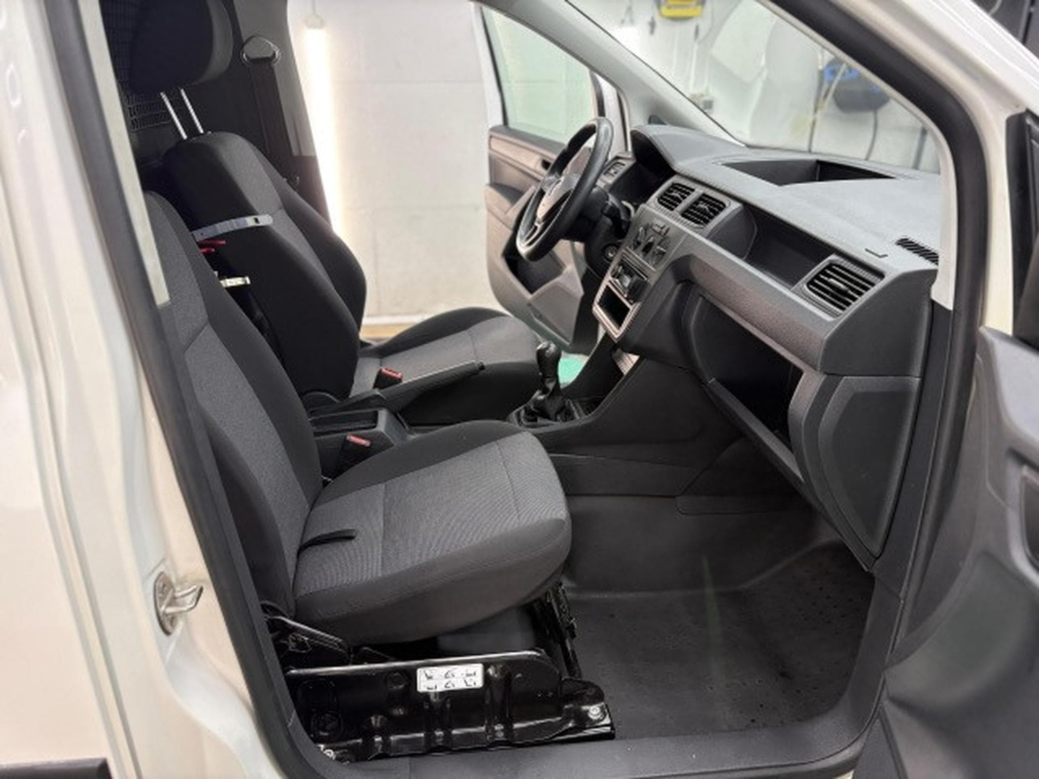VW Caddy Fourgon 2.0 tdi 75 kw 102 ch. (2018) - Photo 7