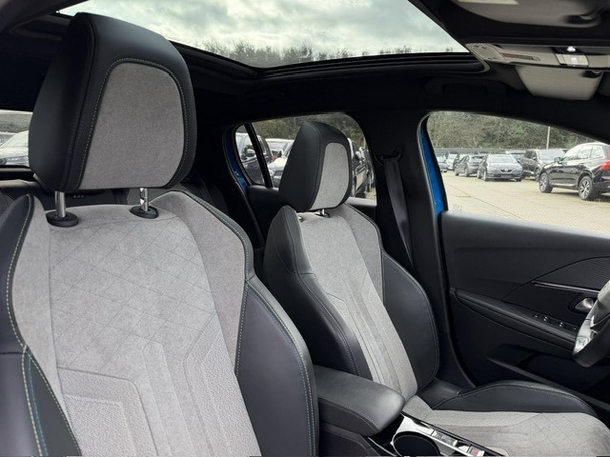 Peugeot 208 1,2 GT_LINE AUTOMATIQUE 130 PS Limited edition (2021) - Photo 21