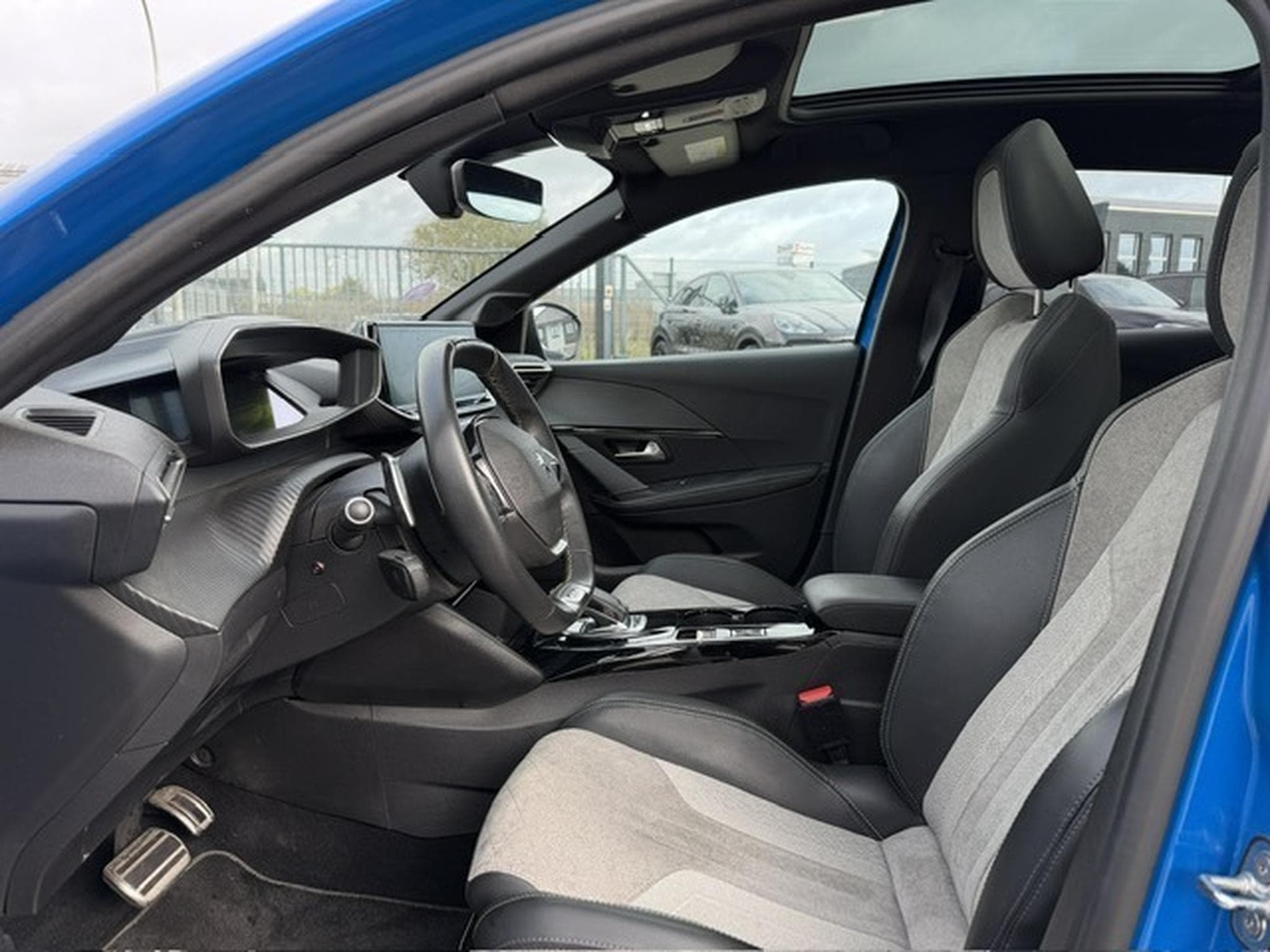 Peugeot 208 1,2 GT_LINE AUTOMATIQUE 130 PS Limited edition (2021) - Photo 14
