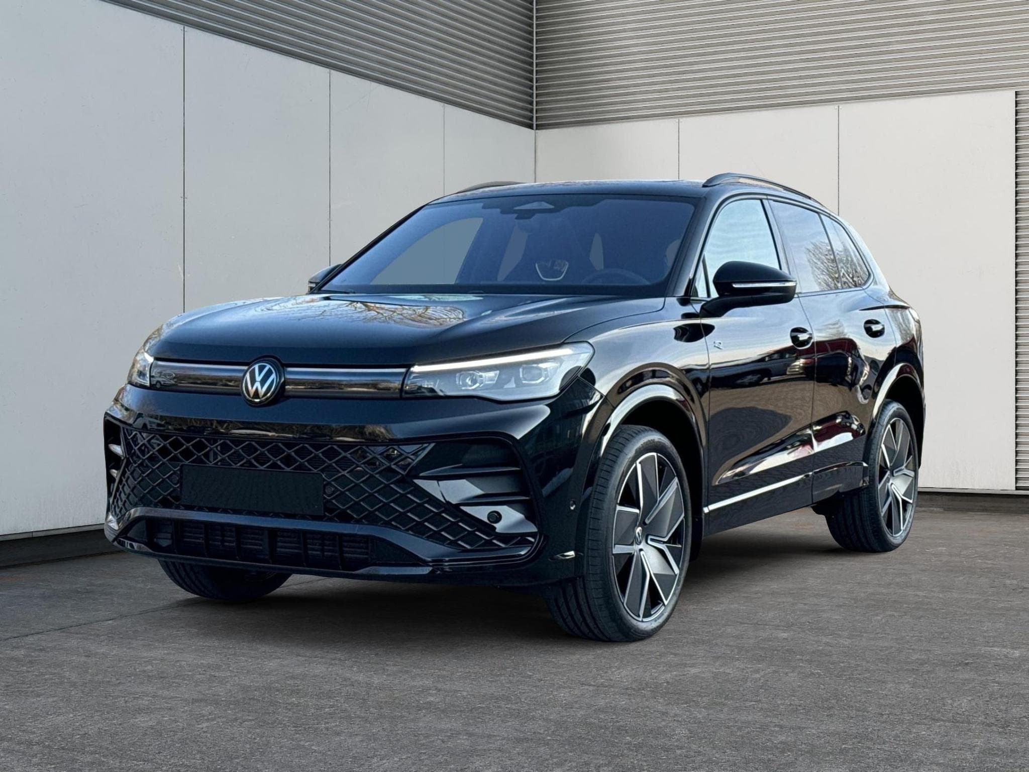 VW Tiguan R-Line Edition (2025) - Photo 1