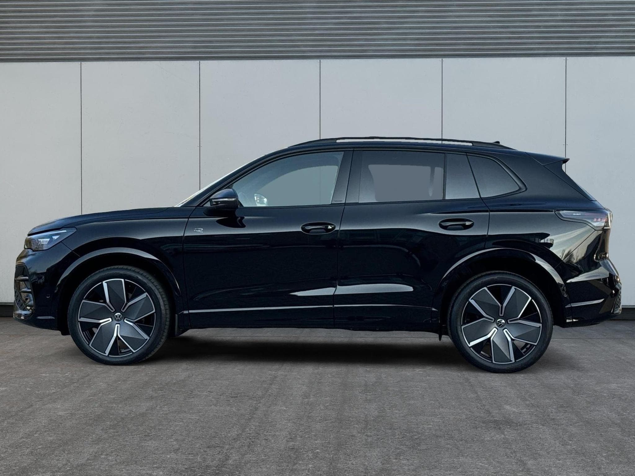 VW Tiguan R-Line Edition (2025) - Photo 2