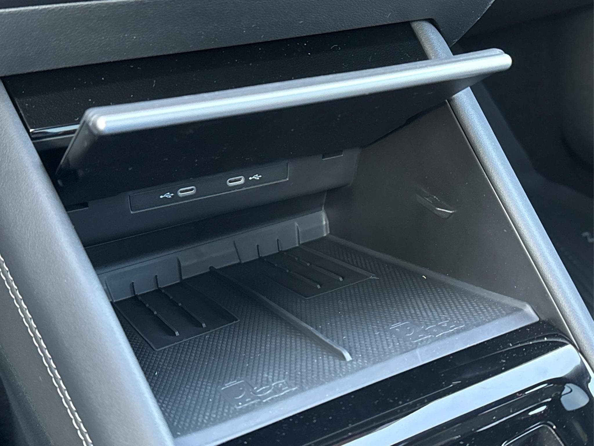 VW Tiguan R-Line Edition (2025) - Photo 24