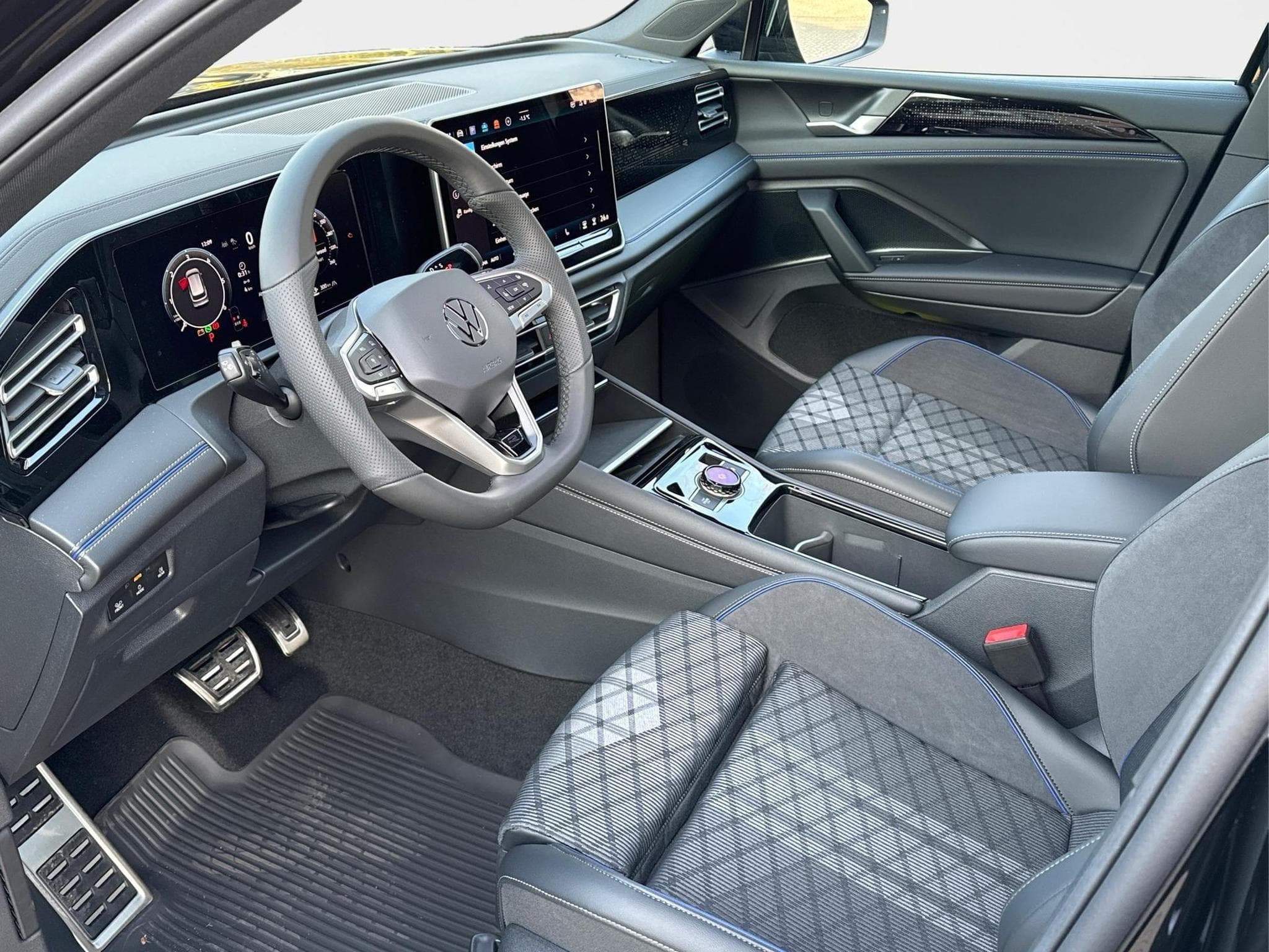 VW Tiguan R-Line Edition (2025) - Photo 9