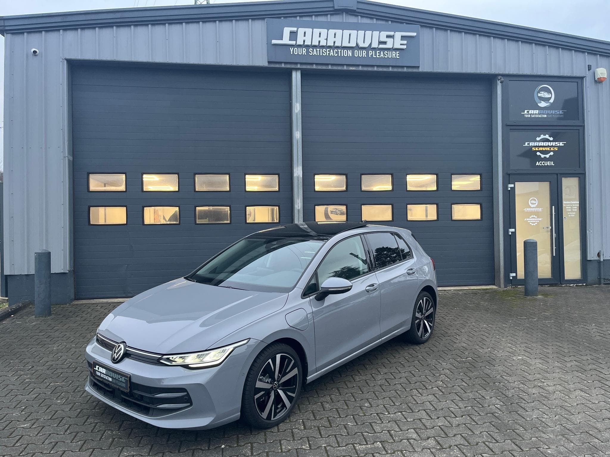VW Golf GOLF LIMITED 1.5 TSI eHybrid DS6+ Toit Ouvrant (2026) - Photo 1