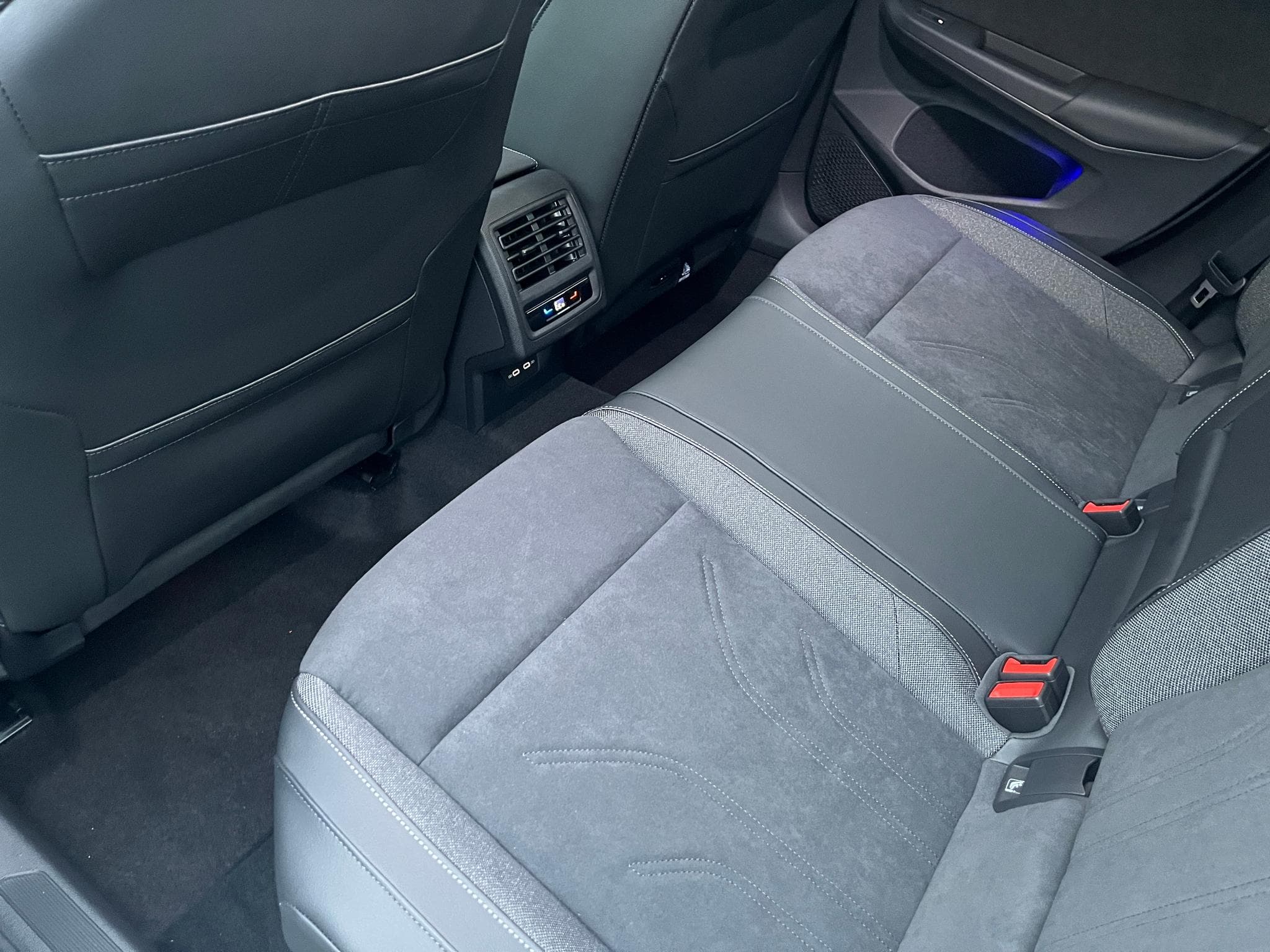 VW Golf GOLF LIMITED 1.5 TSI eHybrid DS6+ Toit Ouvrant (2026) - Photo 8