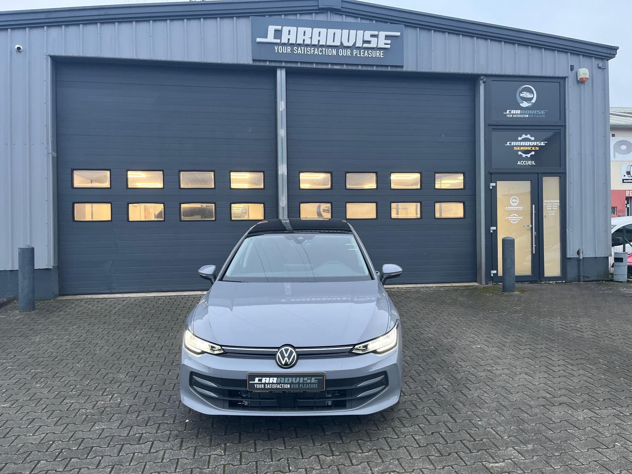 VW Golf GOLF LIMITED 1.5 TSI eHybrid DS6+ Toit Ouvrant (2026) - Photo 2