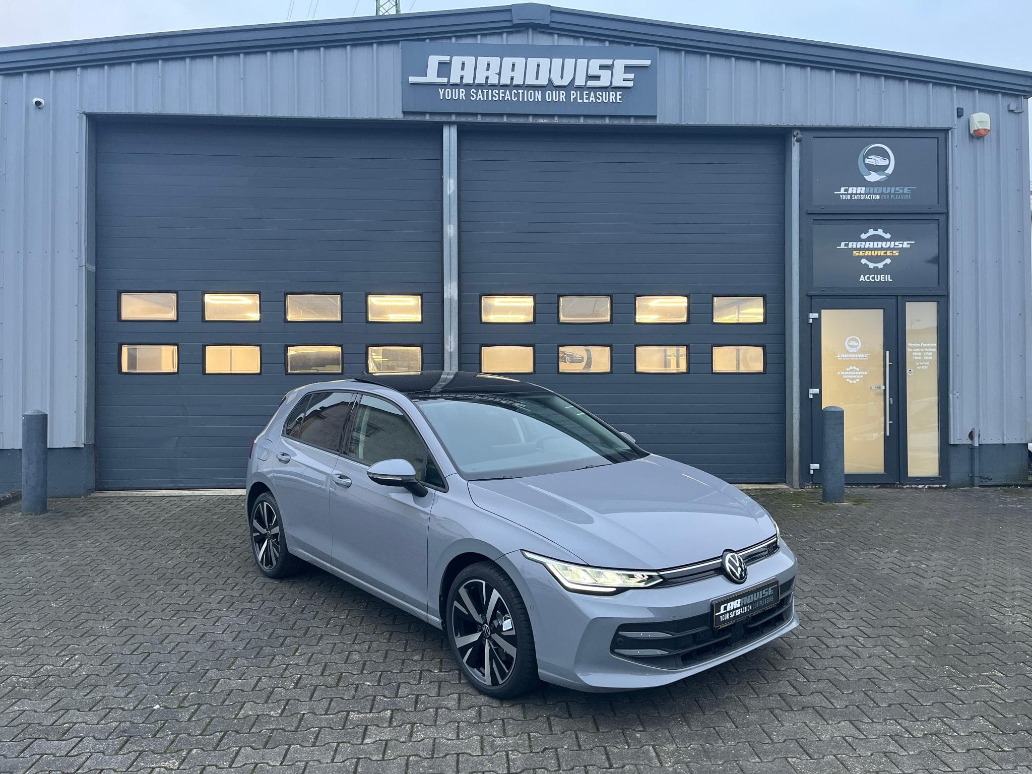 VW Golf GOLF LIMITED 1.5 TSI eHybrid DS6+ Toit Ouvrant (2026) - Photo 3