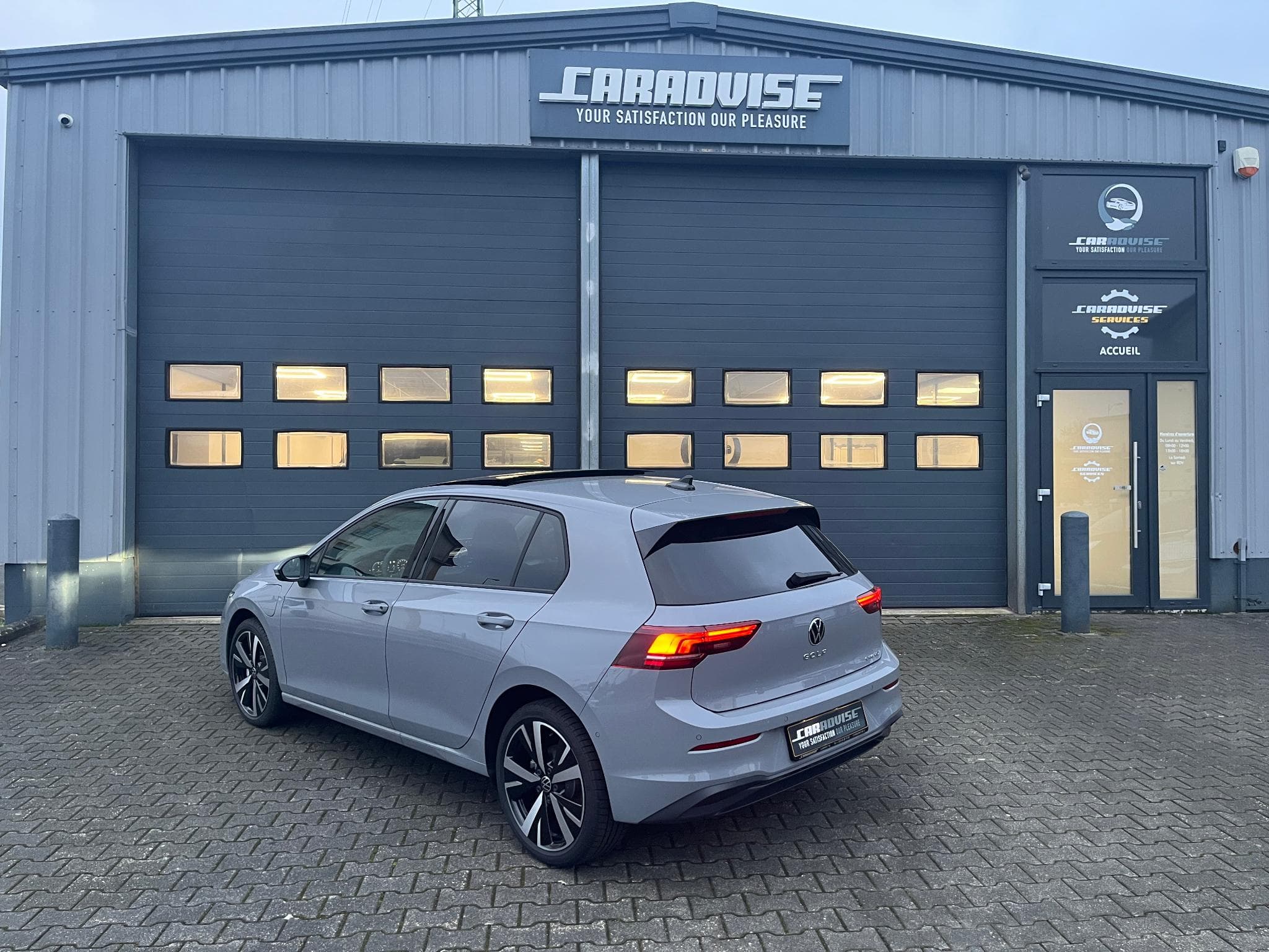 VW Golf GOLF LIMITED 1.5 TSI eHybrid DS6+ Toit Ouvrant (2026) - Photo 4