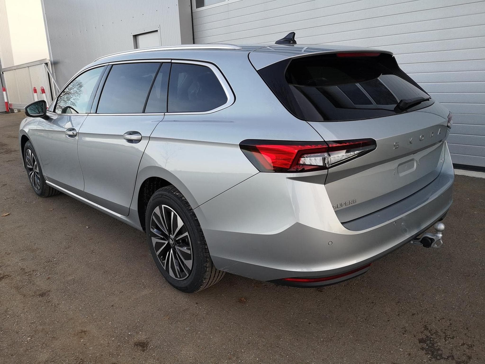 Skoda Superb 2.0 TDI 142kW 4x4 Selection (2025) - Photo 3