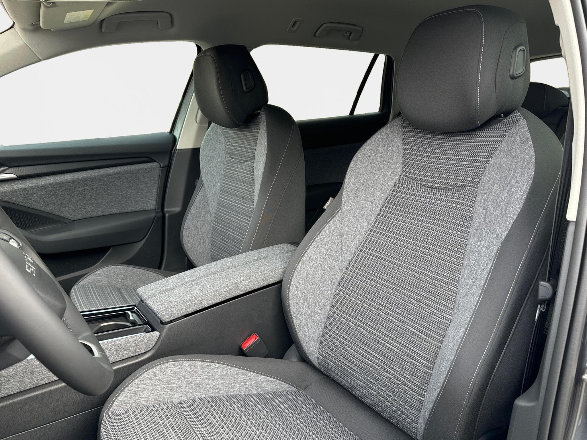 Skoda Superb Selection (2026) - Photo 16