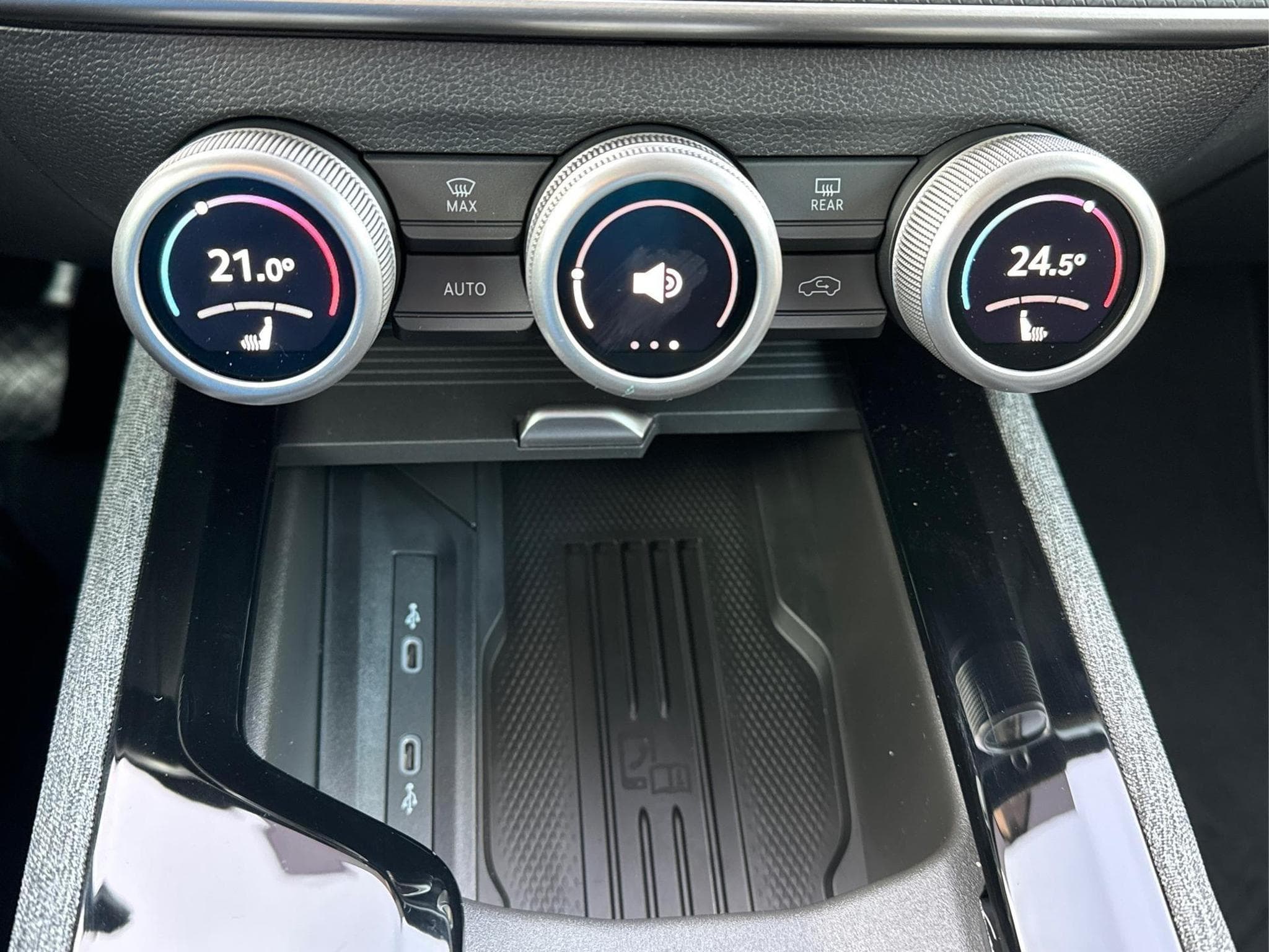 Skoda Superb Selection (2026) - Photo 25