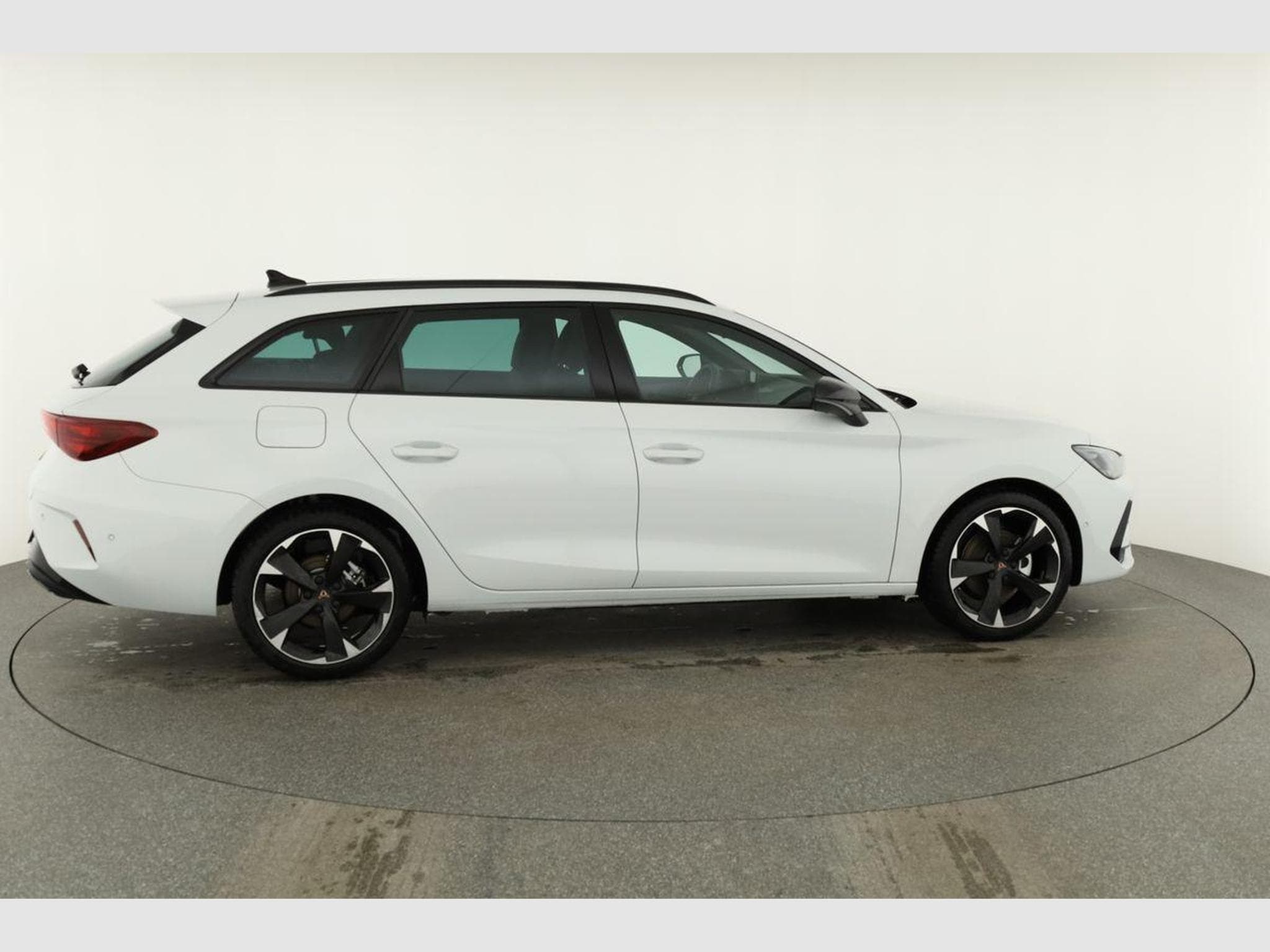Cupra Leon 1.5 eTSI 110 kW (2026) - Photo 18