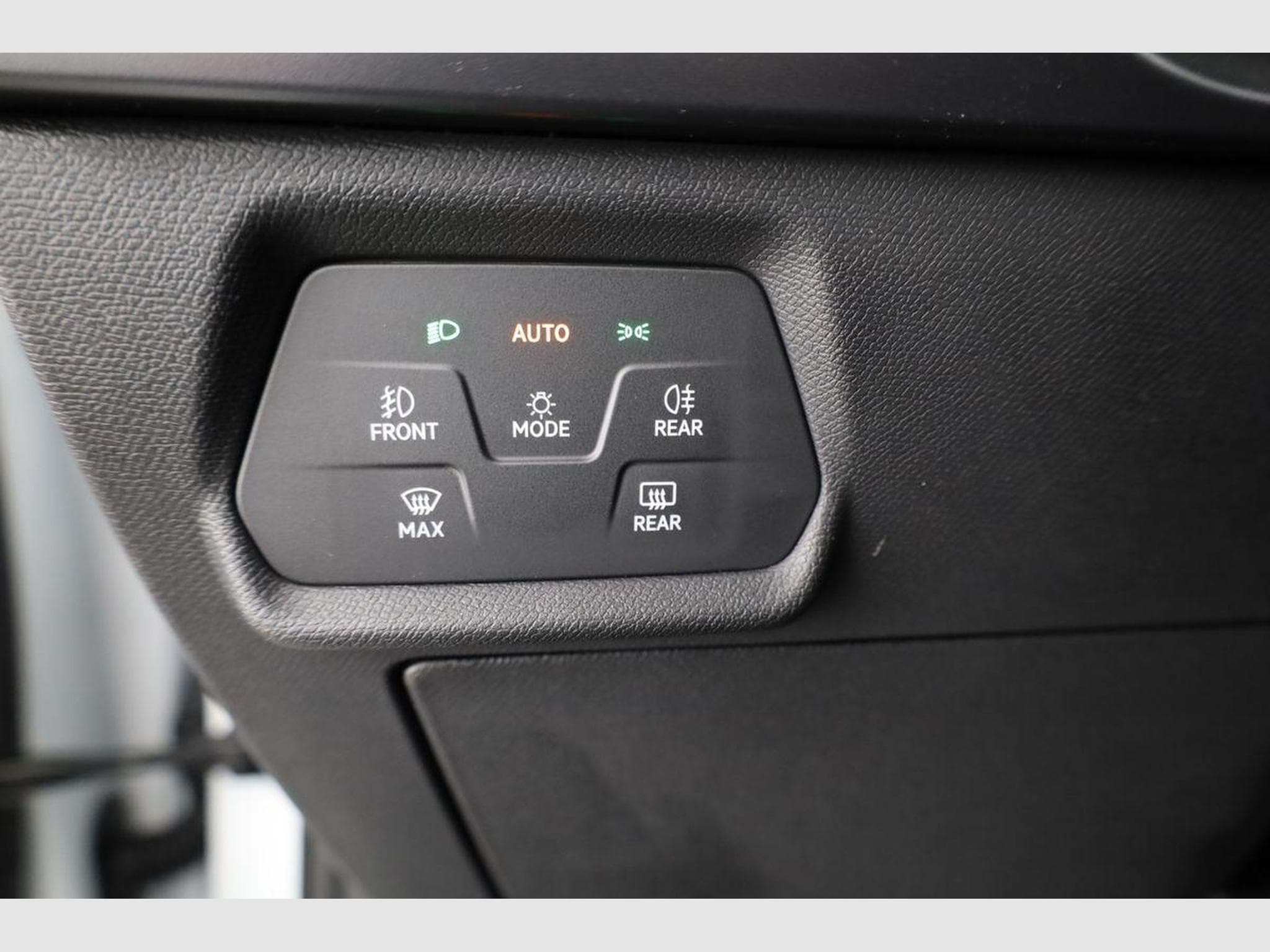 Cupra Leon 1.5 eTSI 110 kW (2026) - Photo 7