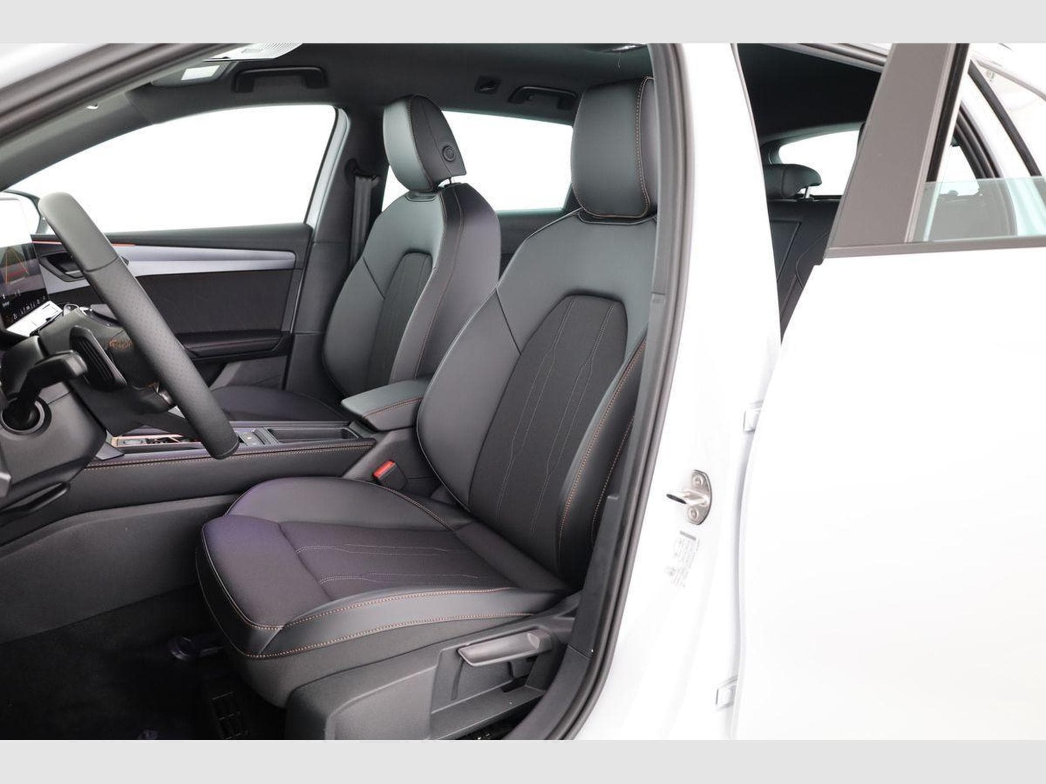 Cupra Leon 1.5 eTSI 110 kW (2026) - Photo 9