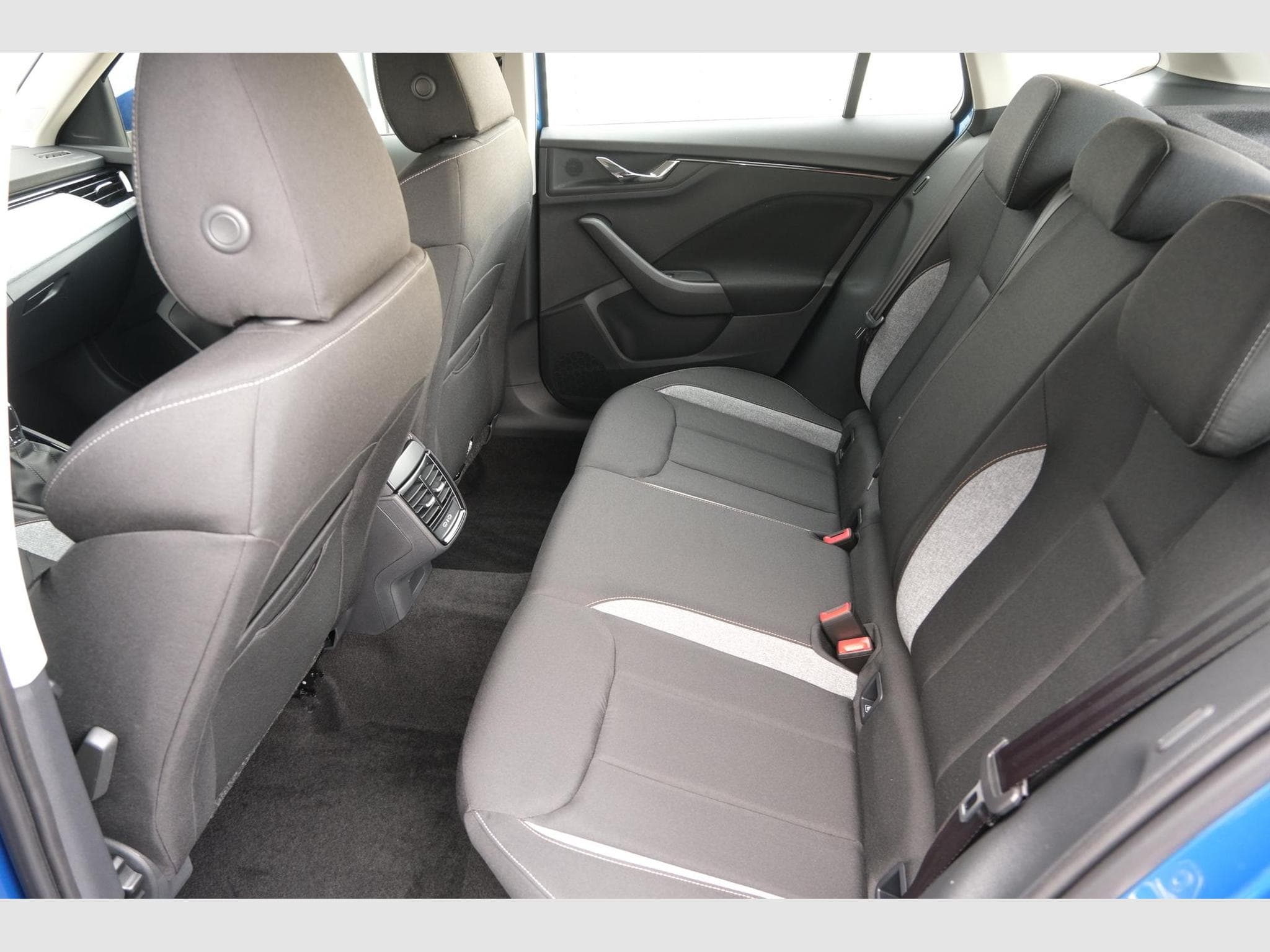 Skoda Kamiq 1.0 TSI DSG (2025) - Photo 10